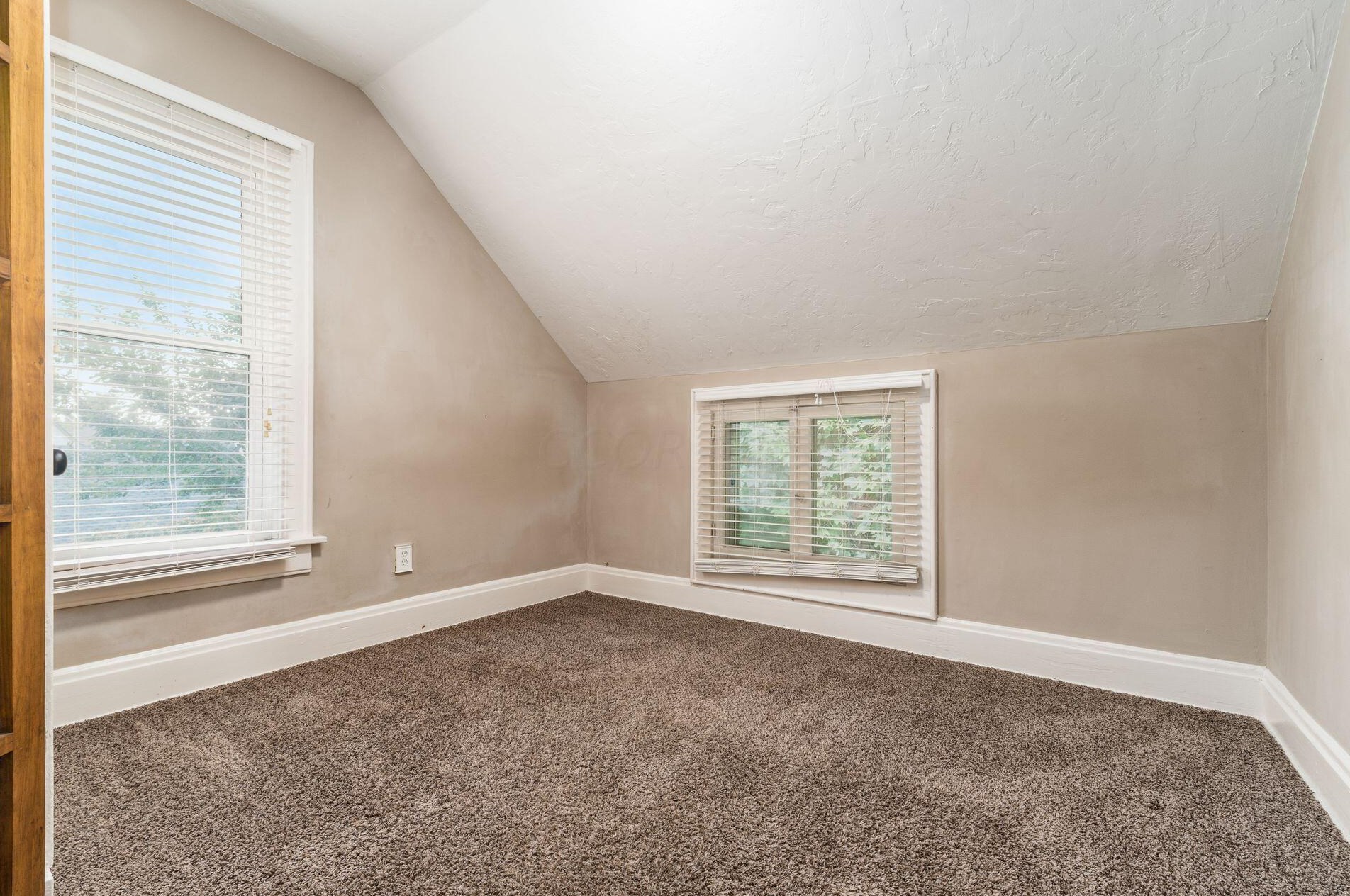 2339 Smt St, Columbus OH 43202-3111 exterior