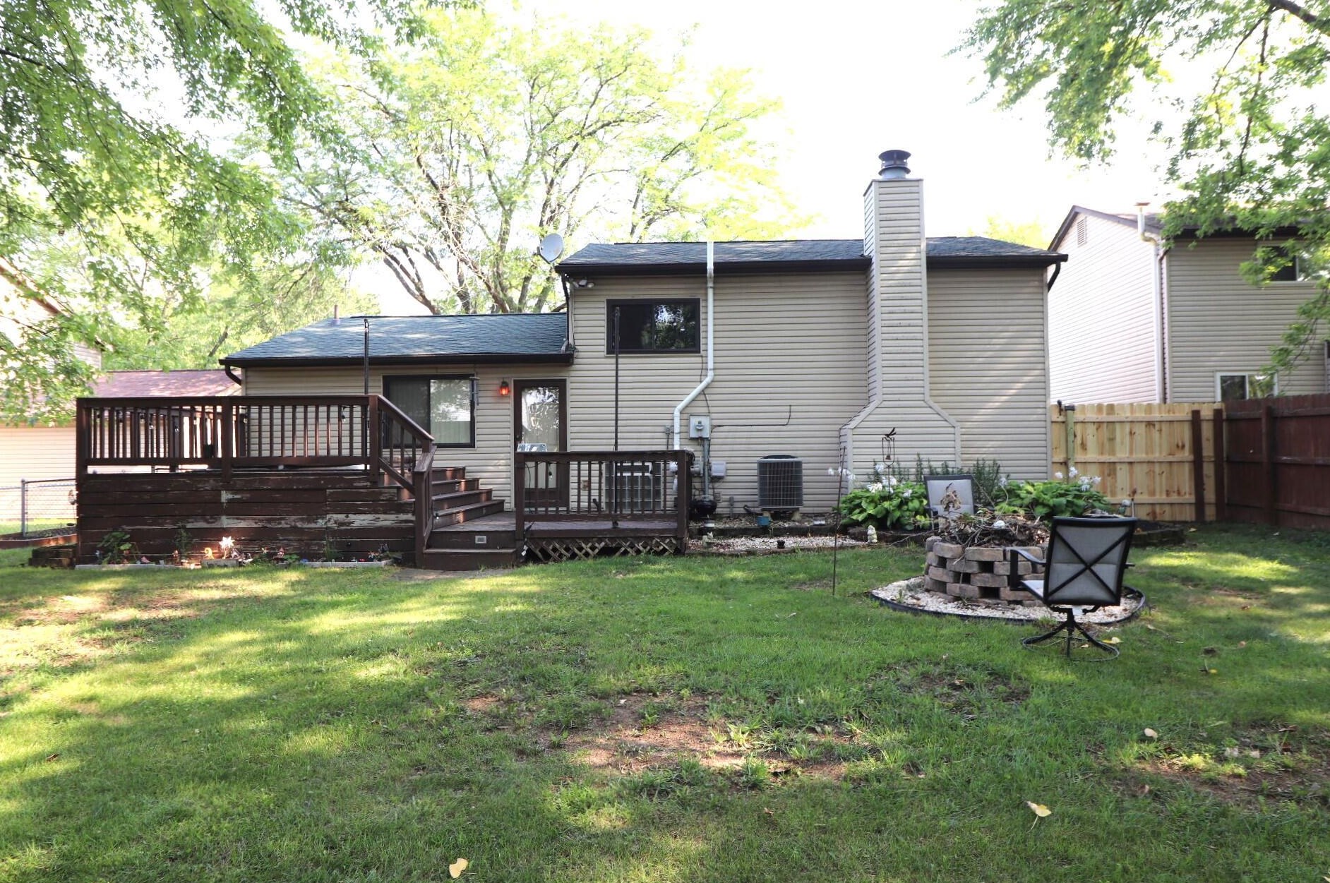 2813 Delcane Dr, Columbus OH  43235-7225 exterior