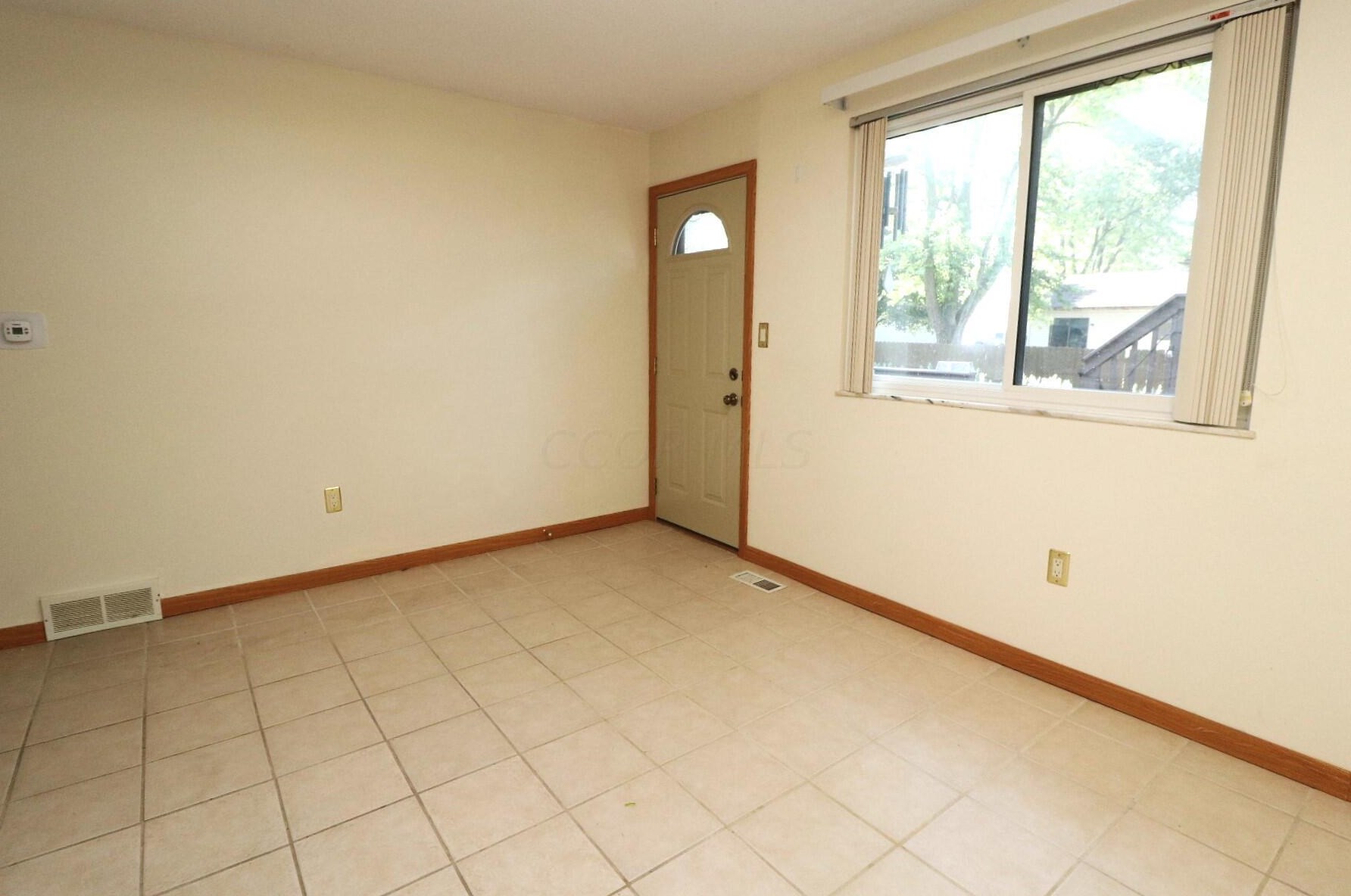 2813 Delcane Dr, Columbus OH  43235-7225 exterior