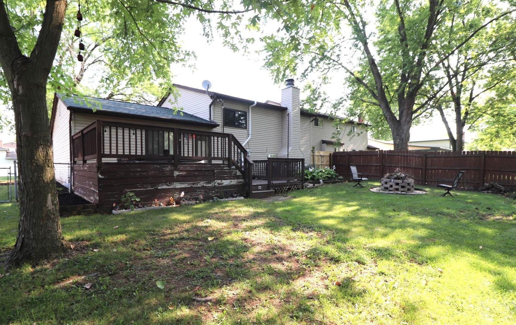 2813 Delcane Dr, Columbus OH  43235-7225 exterior