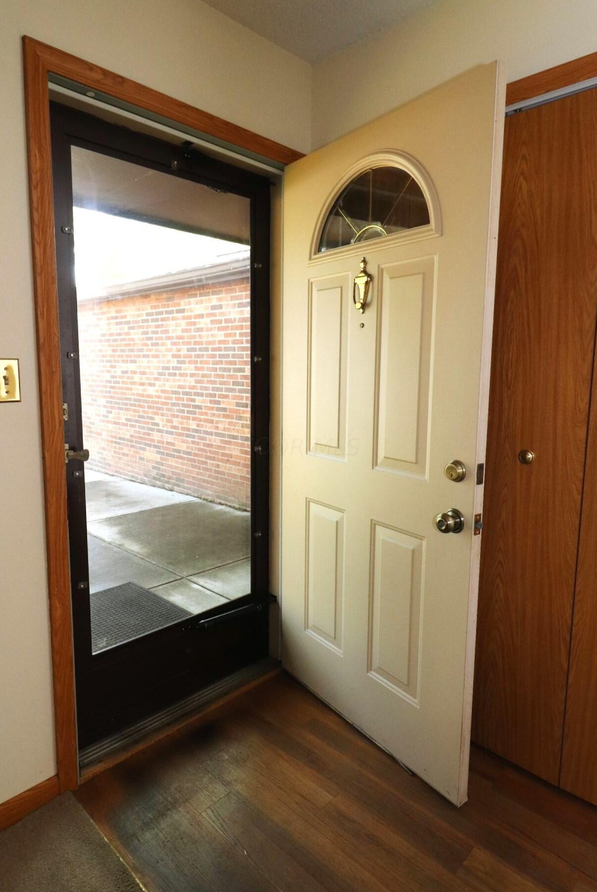 2813 Delcane Dr, Columbus OH  43235-7225 exterior