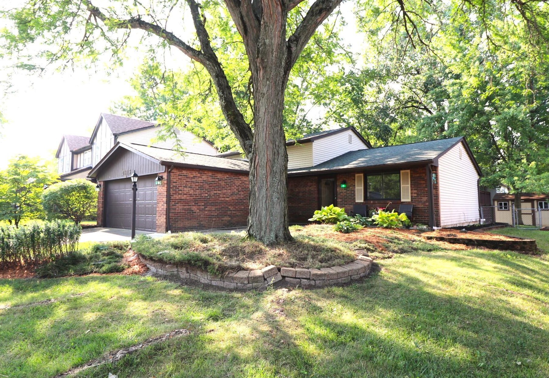 2813 Delcane Dr, Columbus OH  43235-7225 exterior