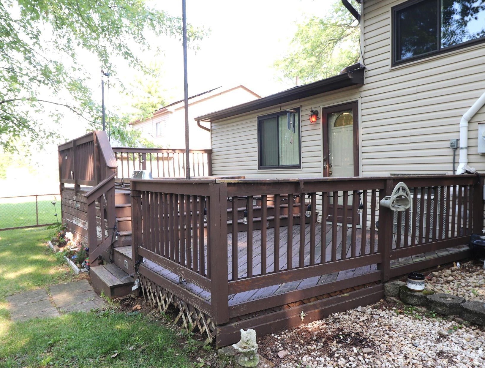 2813 Delcane Dr, Columbus OH  43235-7225 exterior