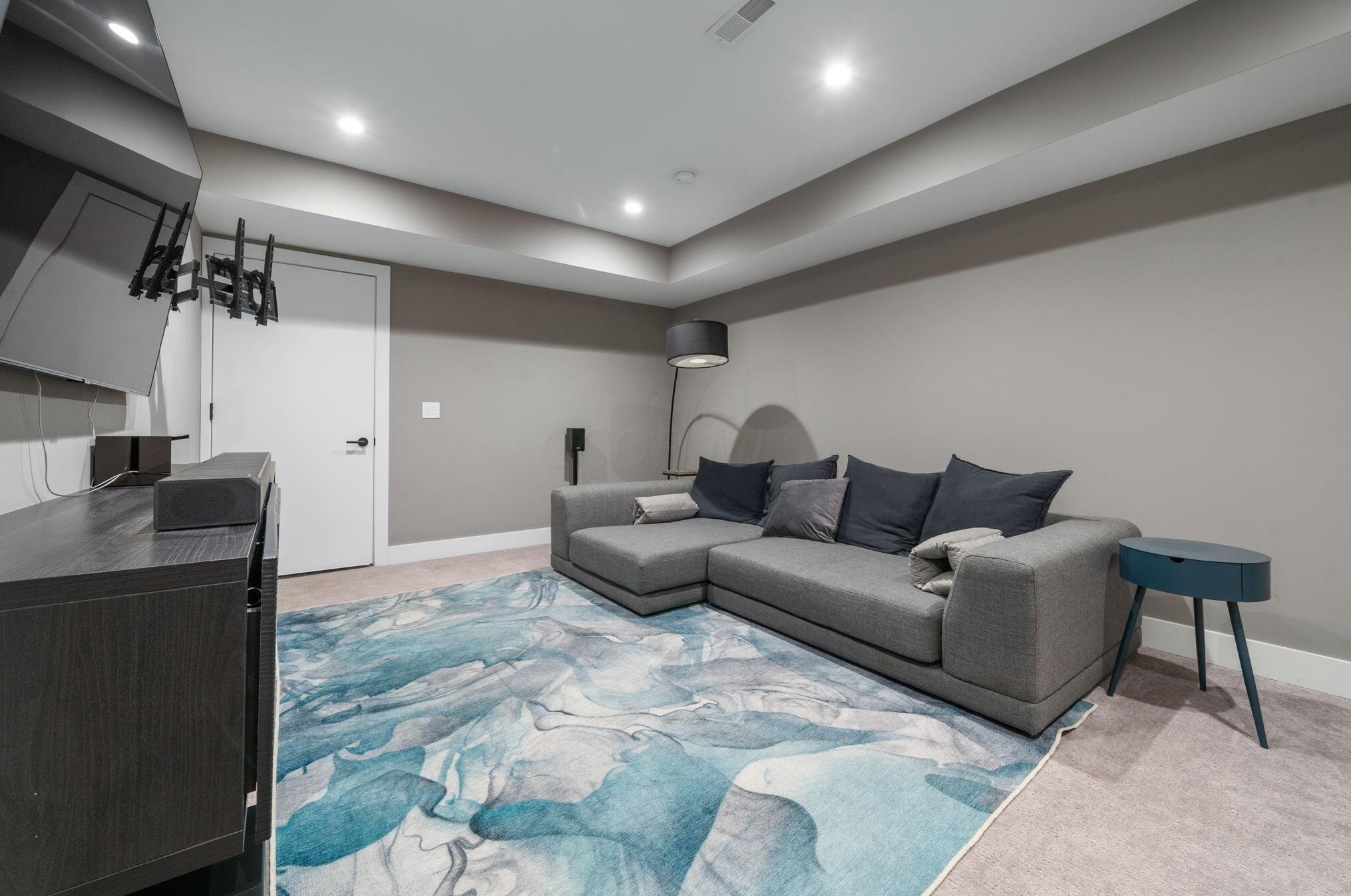 847 Hamlet St, Columbus OH  43215-1537 exterior