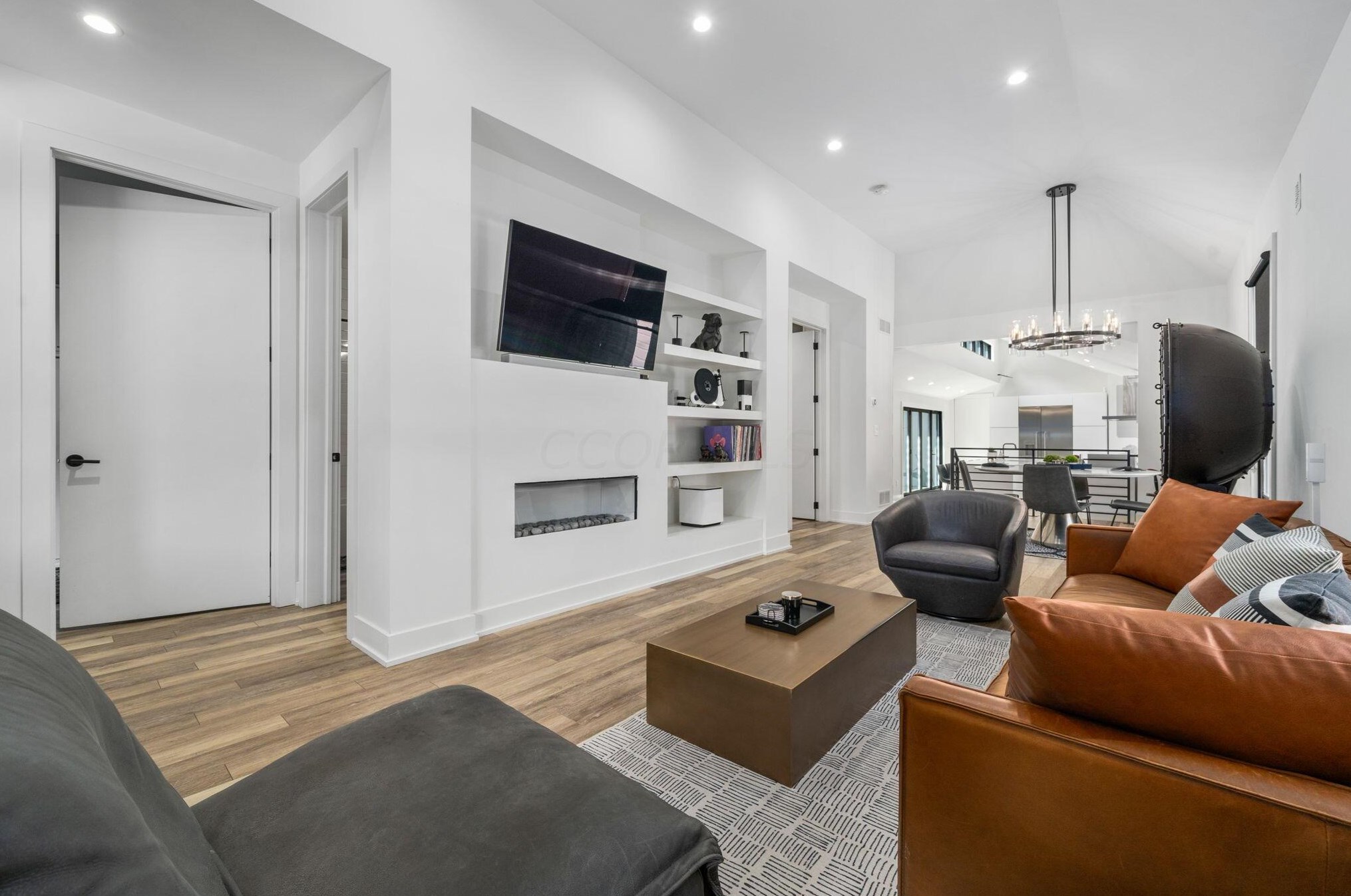 847 Hamlet St, Columbus OH  43215-1537 exterior