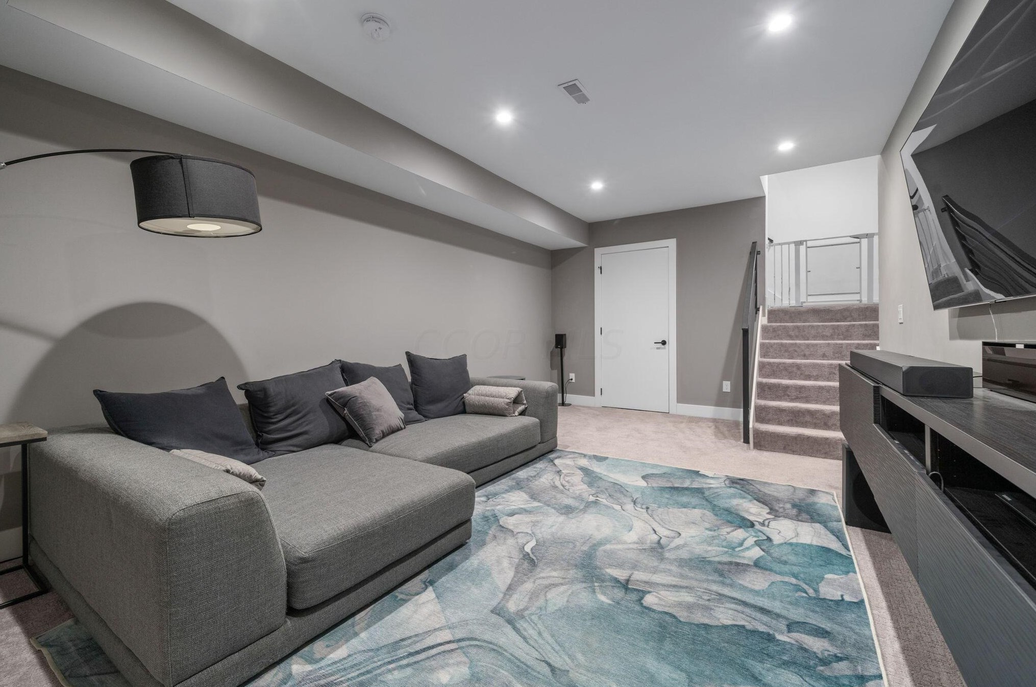 847 Hamlet St, Columbus OH  43215-1537 exterior