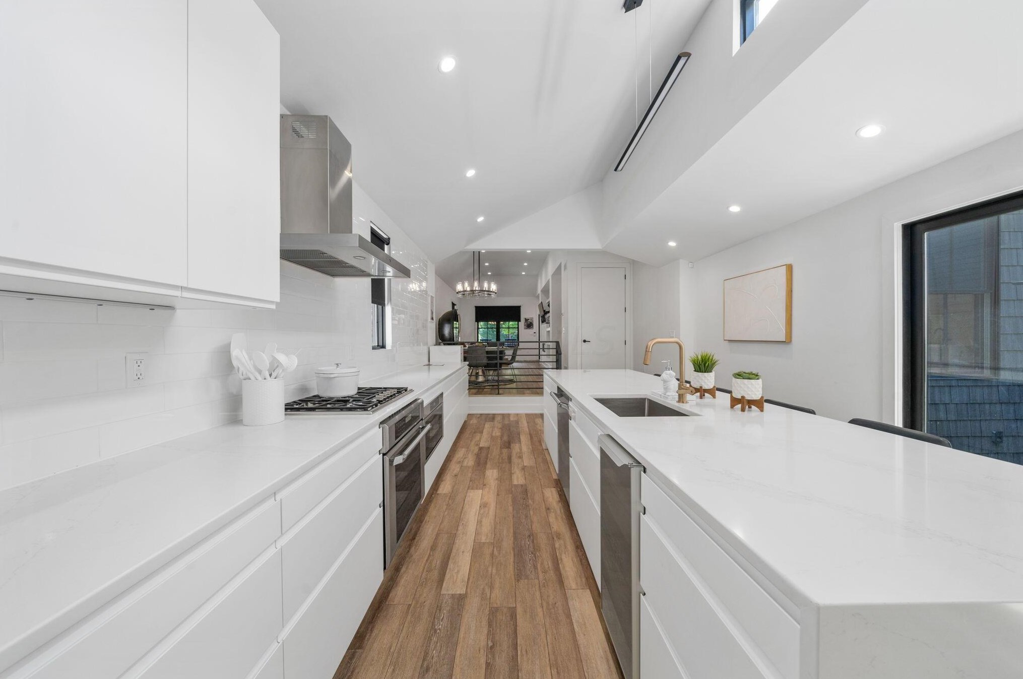 847 Hamlet St, Columbus OH  43215-1537 exterior