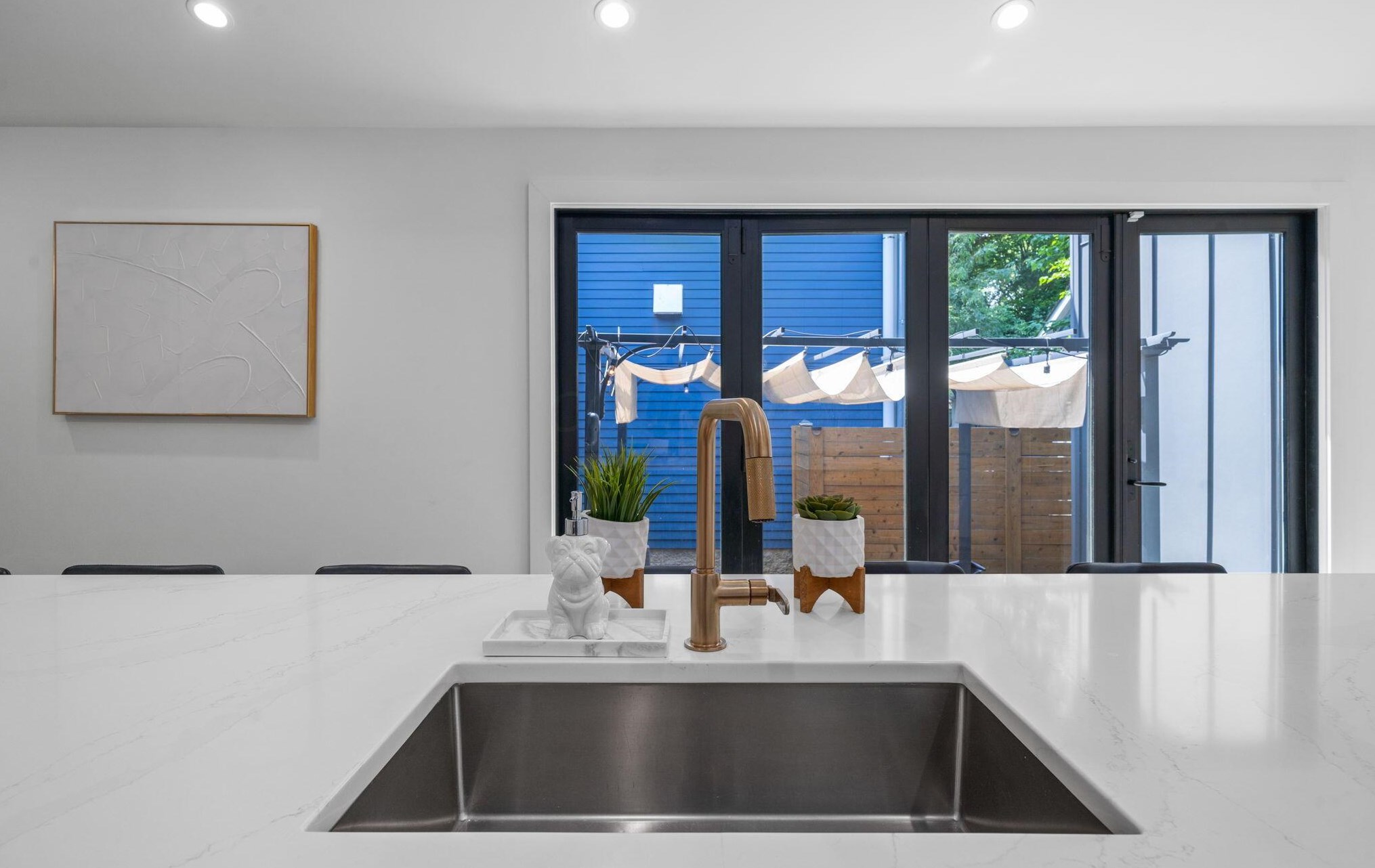 847 Hamlet St, Columbus OH  43215-1537 exterior