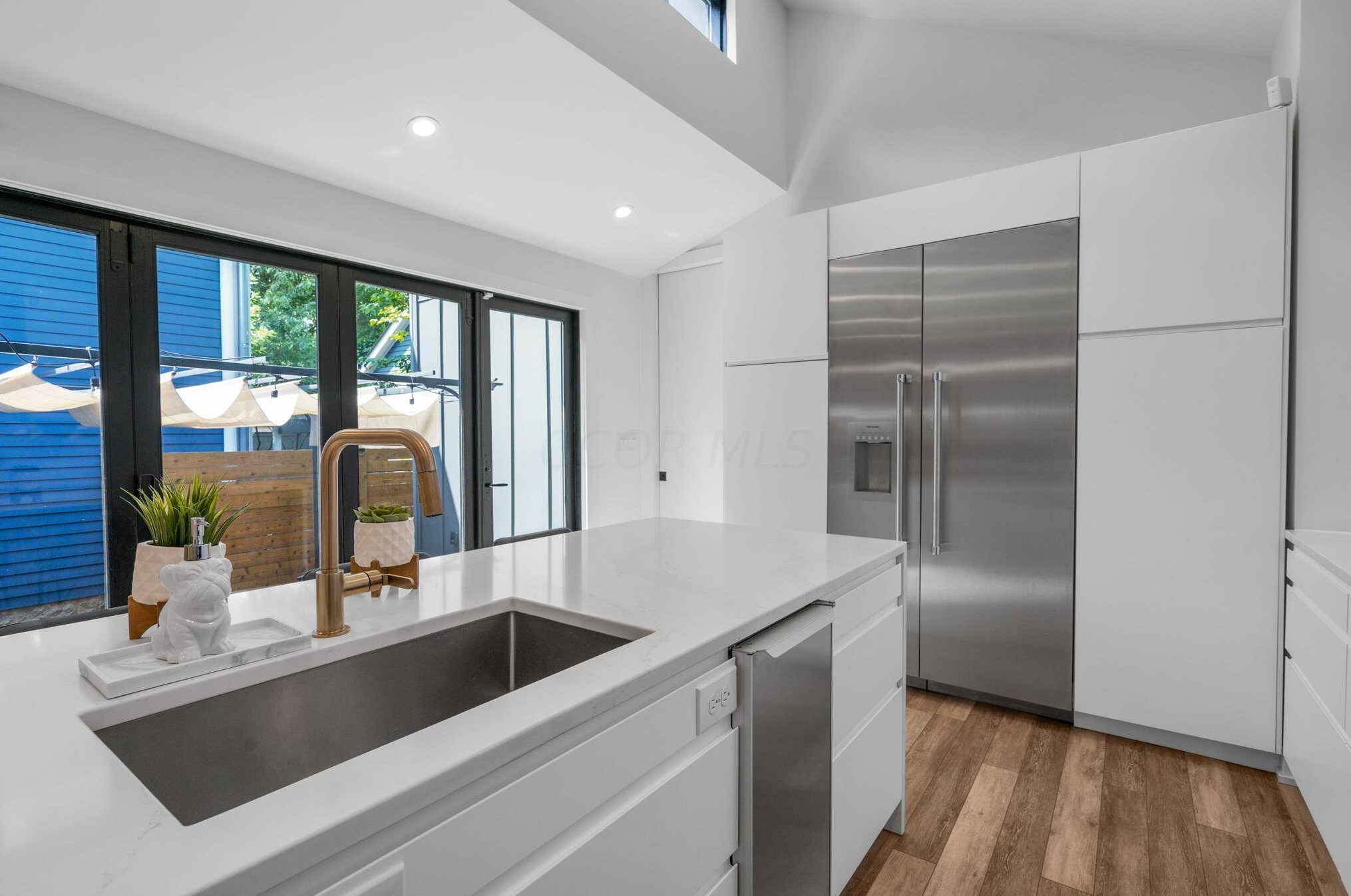 847 Hamlet St, Columbus OH  43215-1537 exterior