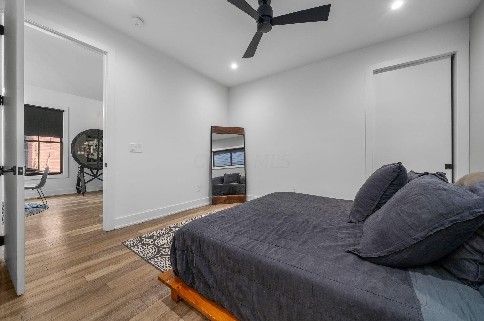 847 Hamlet St, Columbus OH  43215-1537 exterior