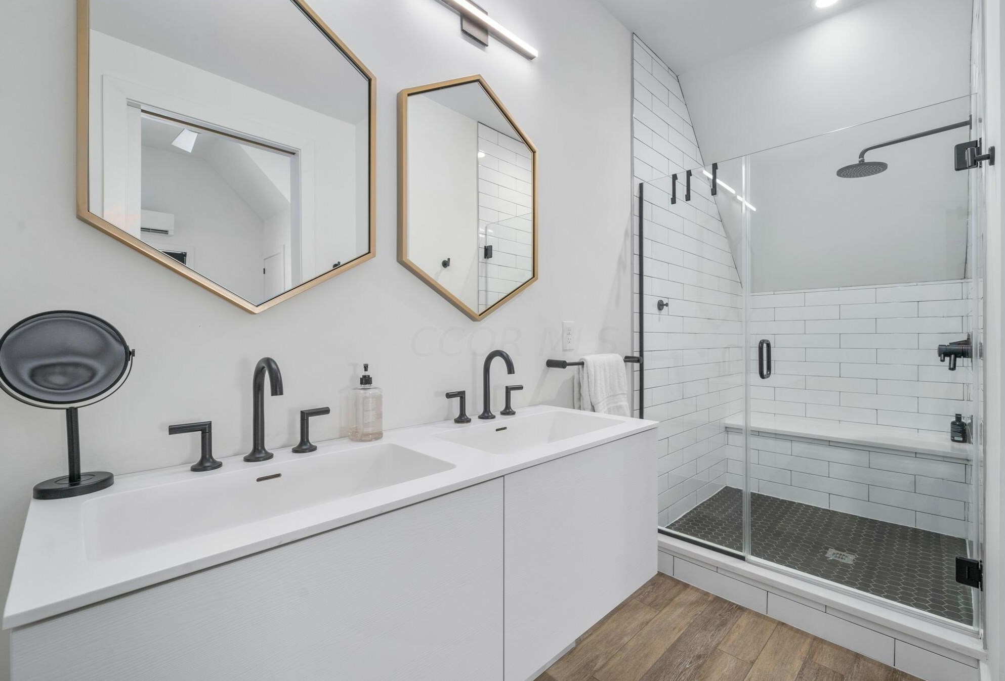 847 Hamlet St, Columbus OH  43215-1537 exterior