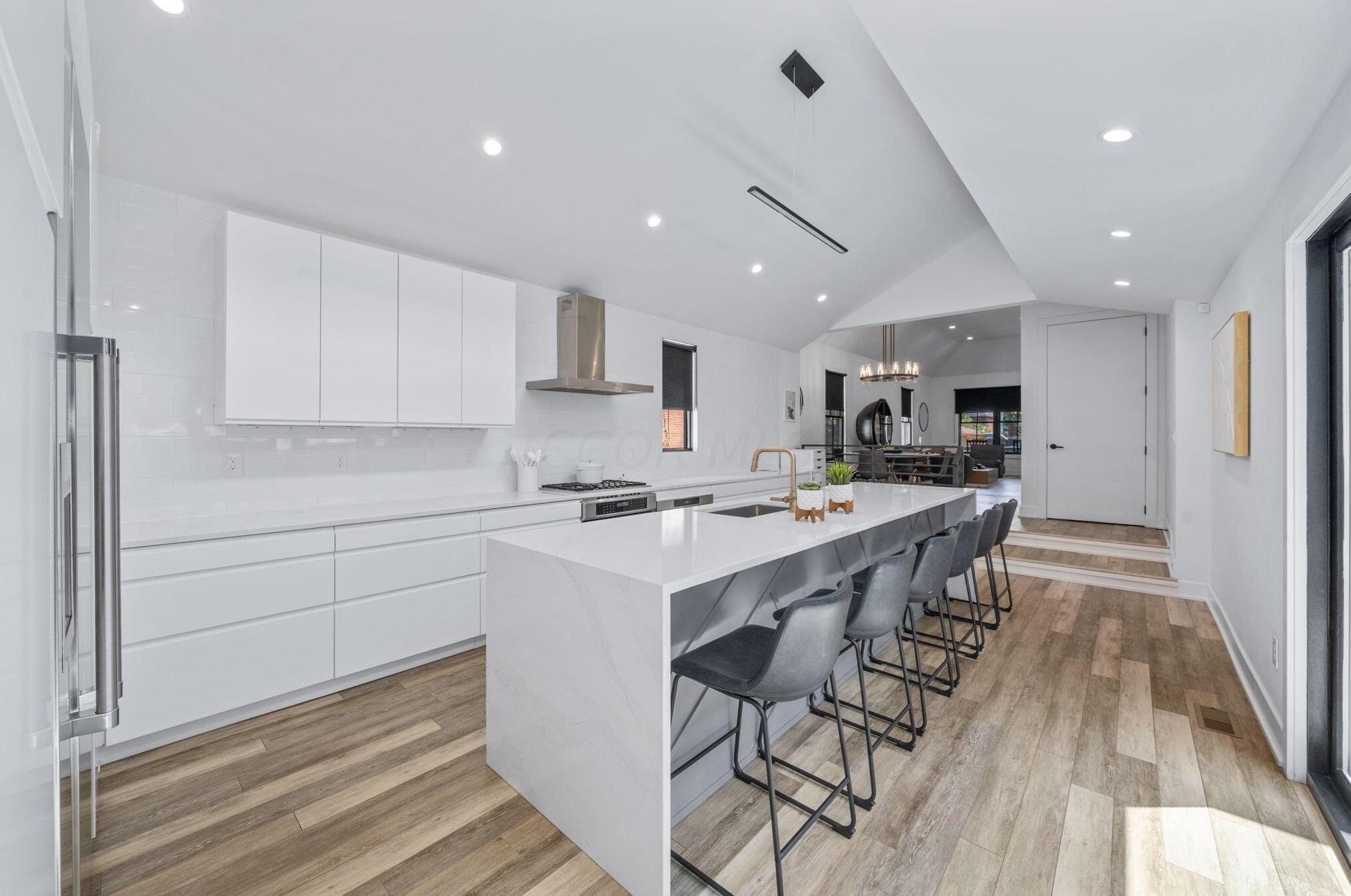 847 Hamlet St, Columbus OH  43215-1537 exterior