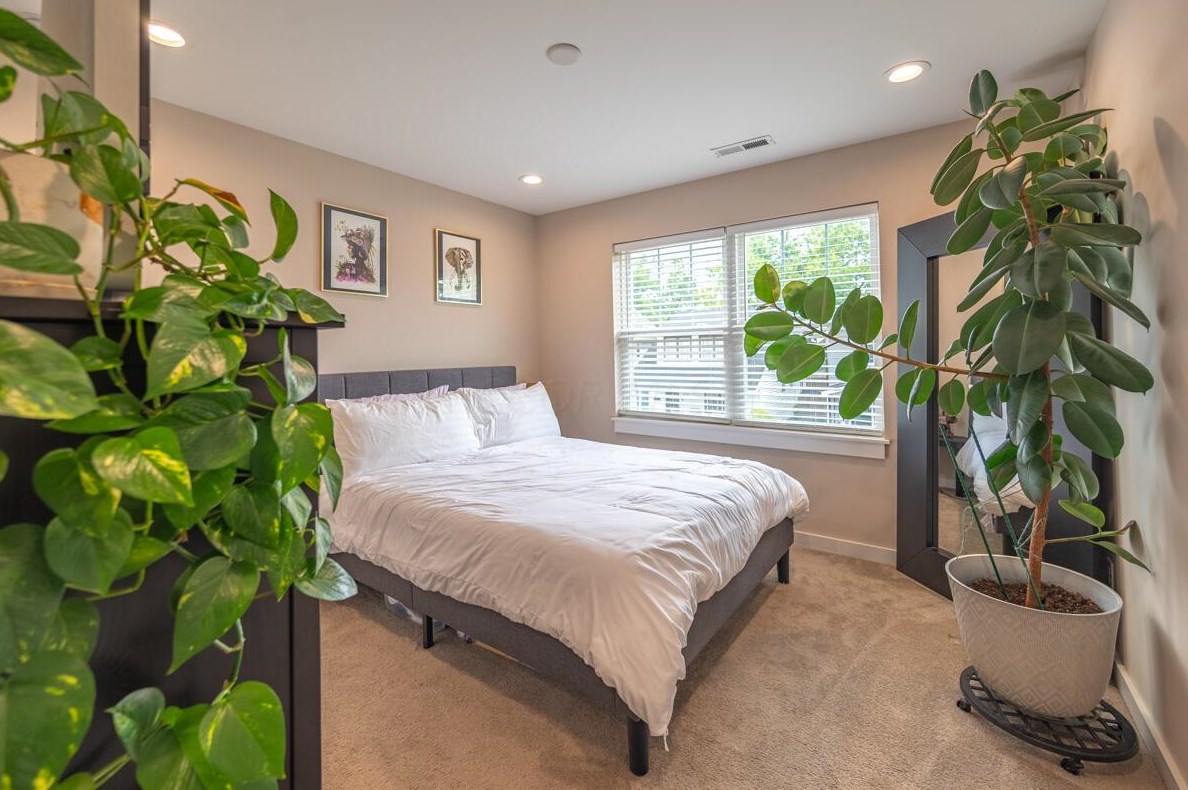 828 Reinhard Ave, Columbus OH  43206-3078 exterior