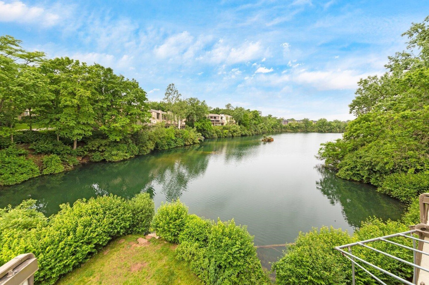 1235 Lake Shore Dr, Columbus OH 43204-3638 exterior