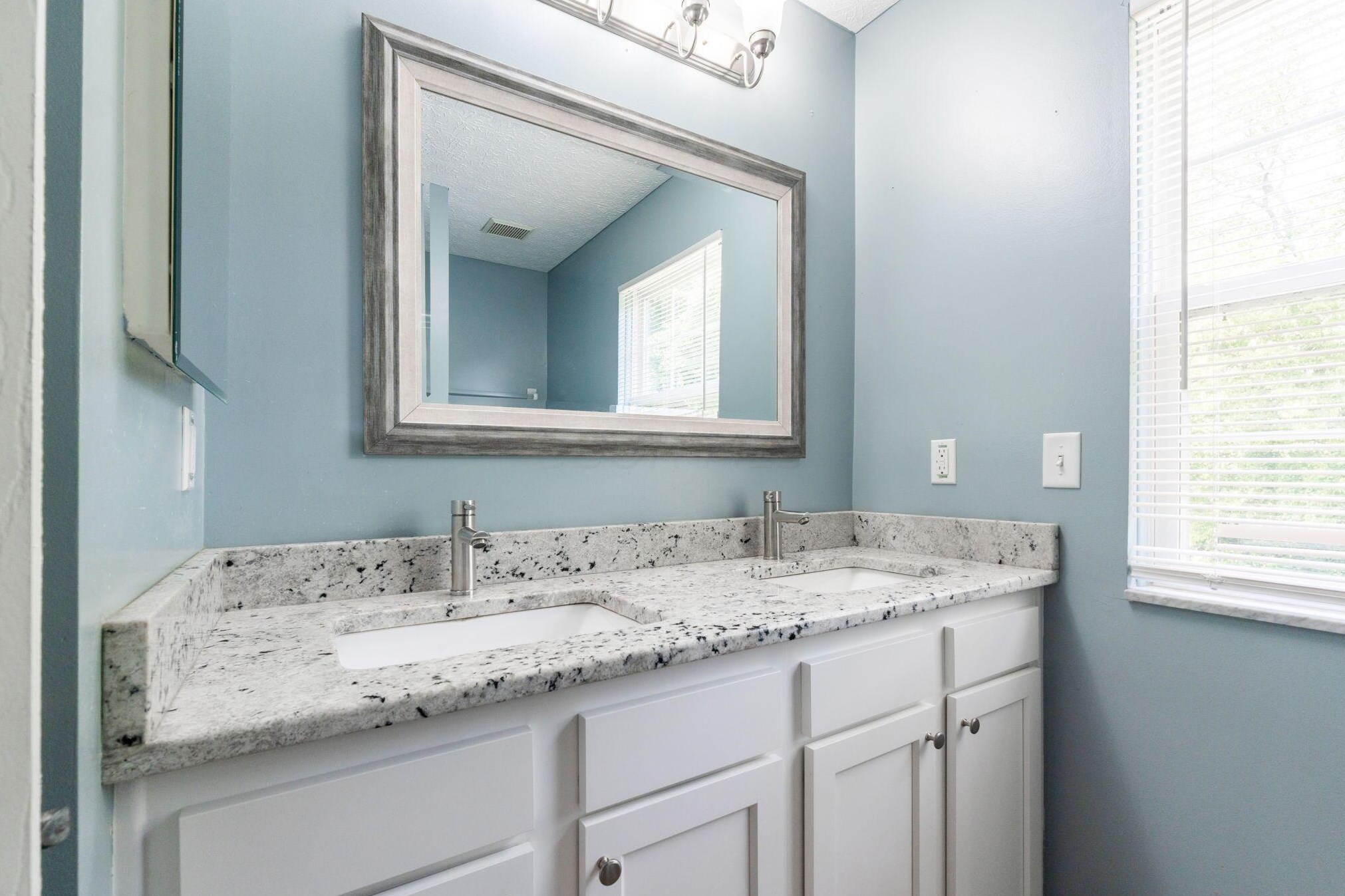 3420 Steiner St, Columbus OH  43231-7363 exterior