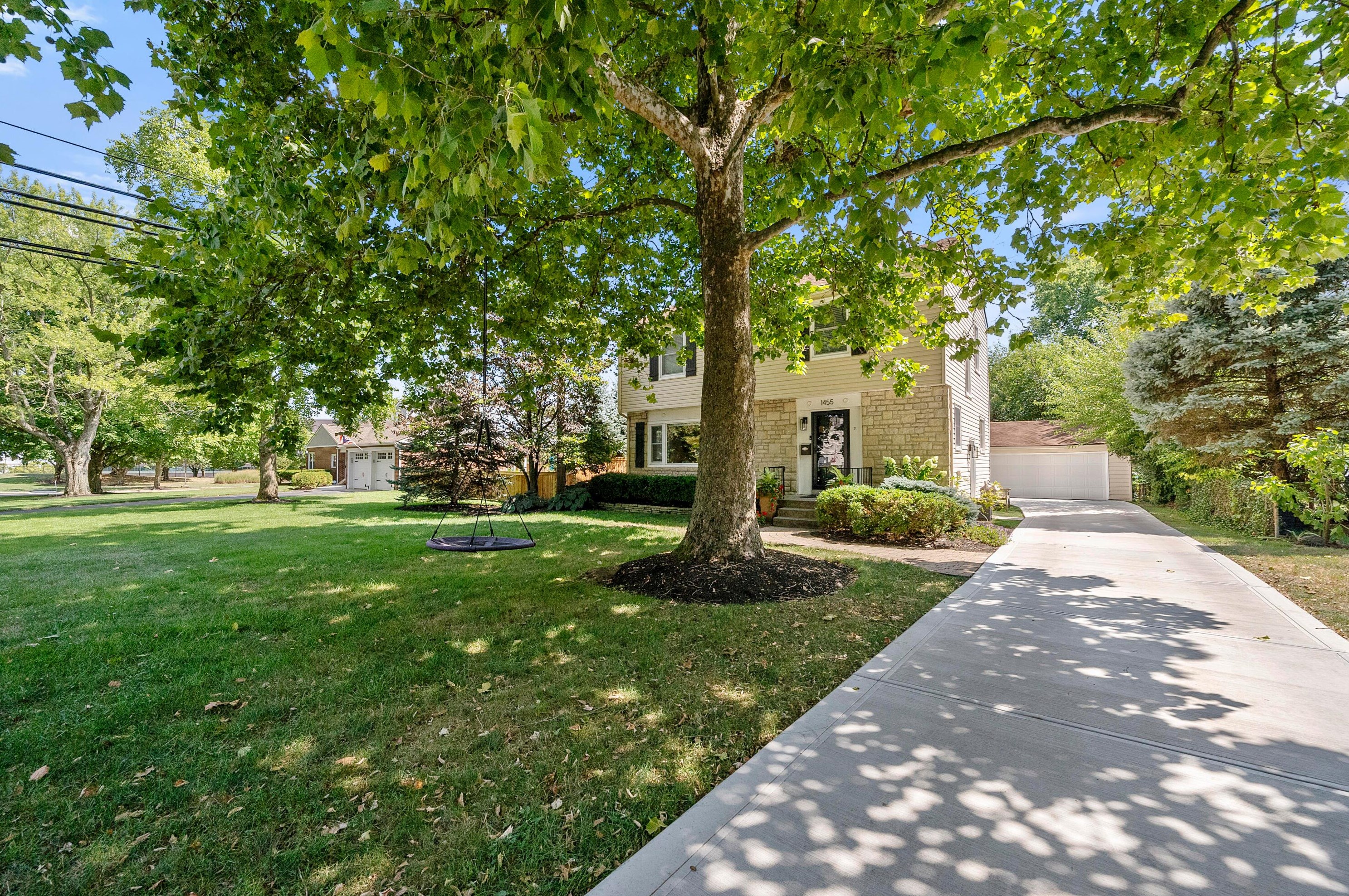 1455 Ashdowne Rd, Columbus OH 43221-3901 exterior