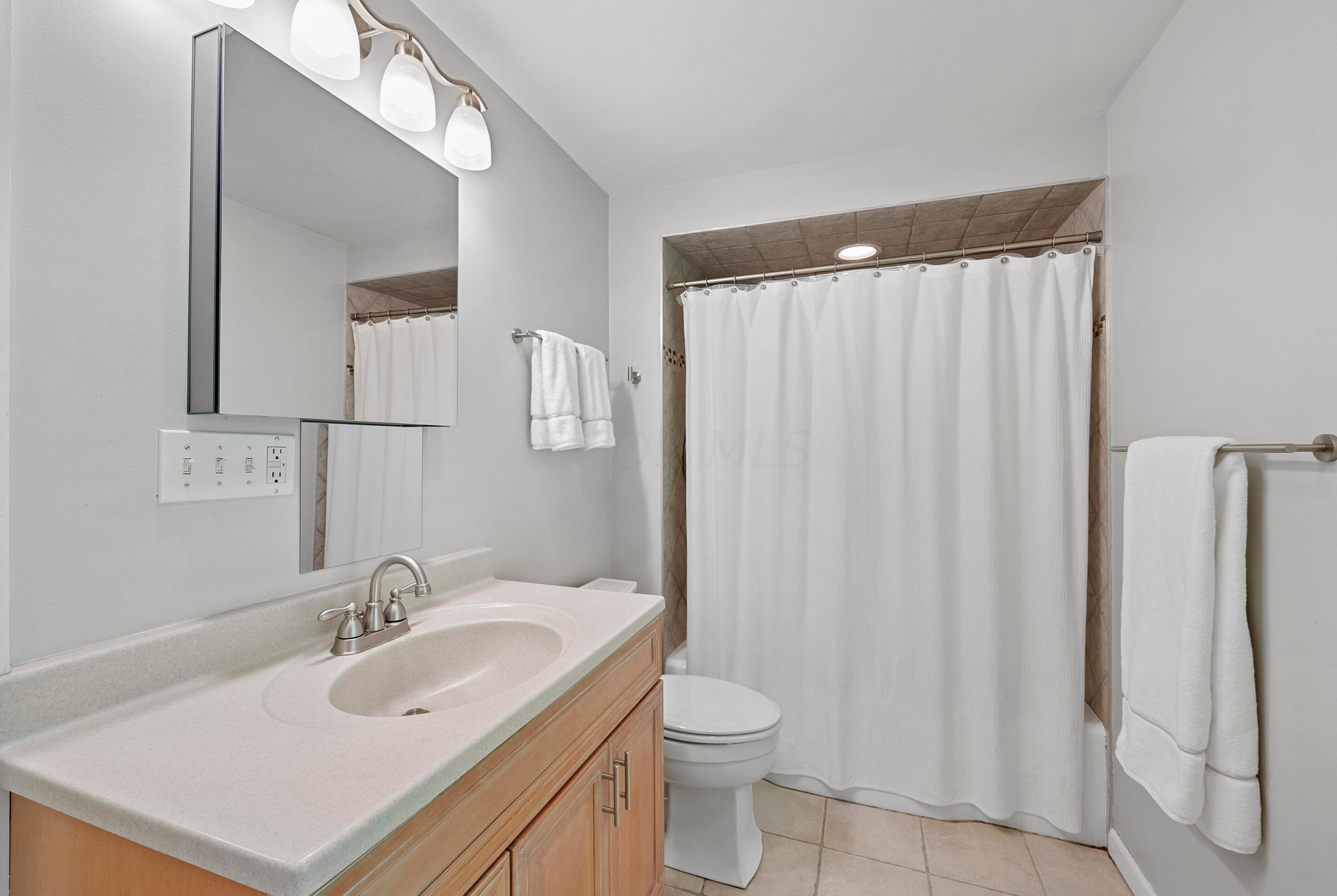 1455 Ashdowne Rd, Columbus OH 43221-3901 exterior