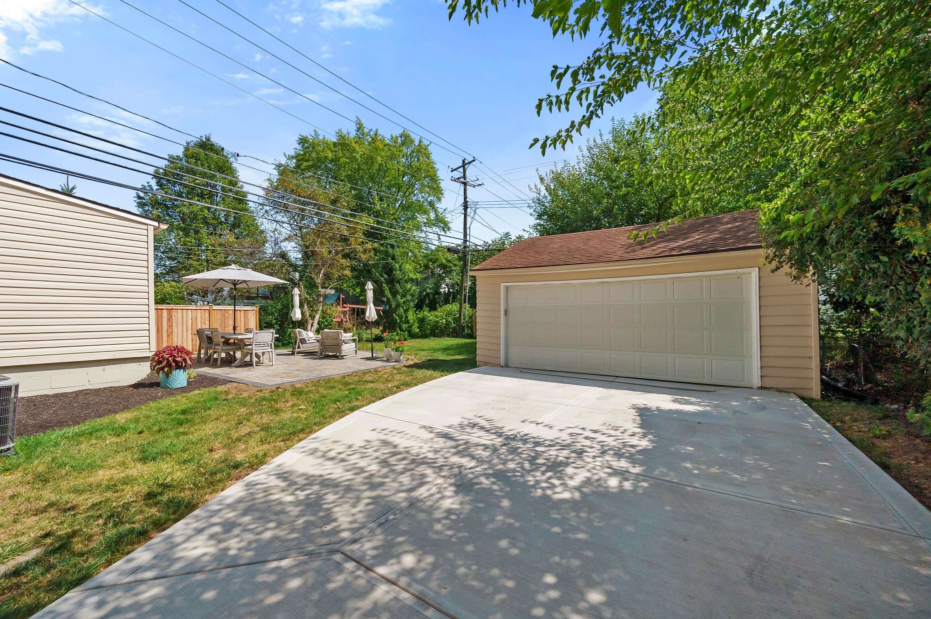 1455 Ashdowne Rd, Columbus OH 43221-3901 exterior