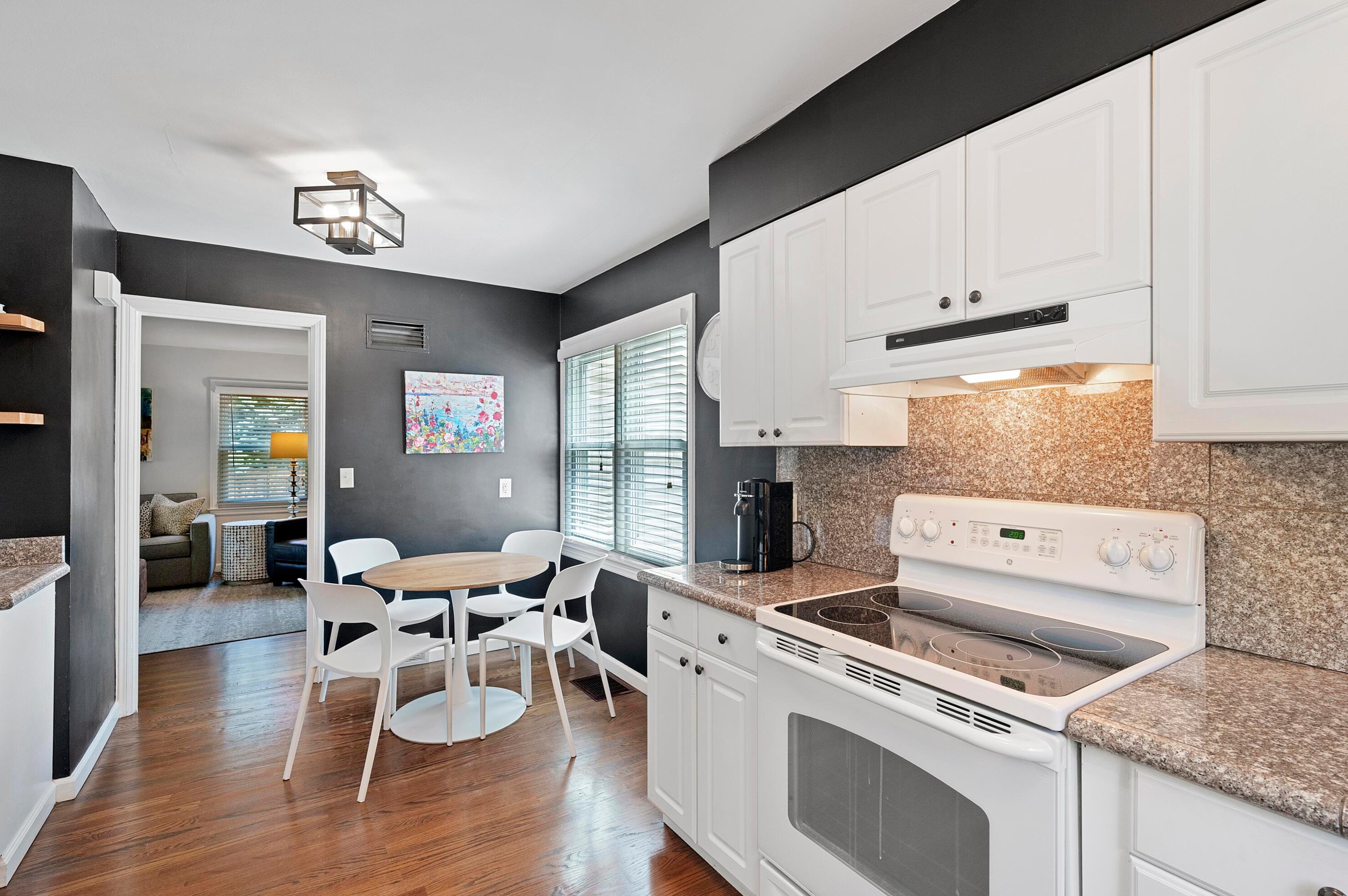 1455 Ashdowne Rd, Columbus OH 43221-3901 exterior