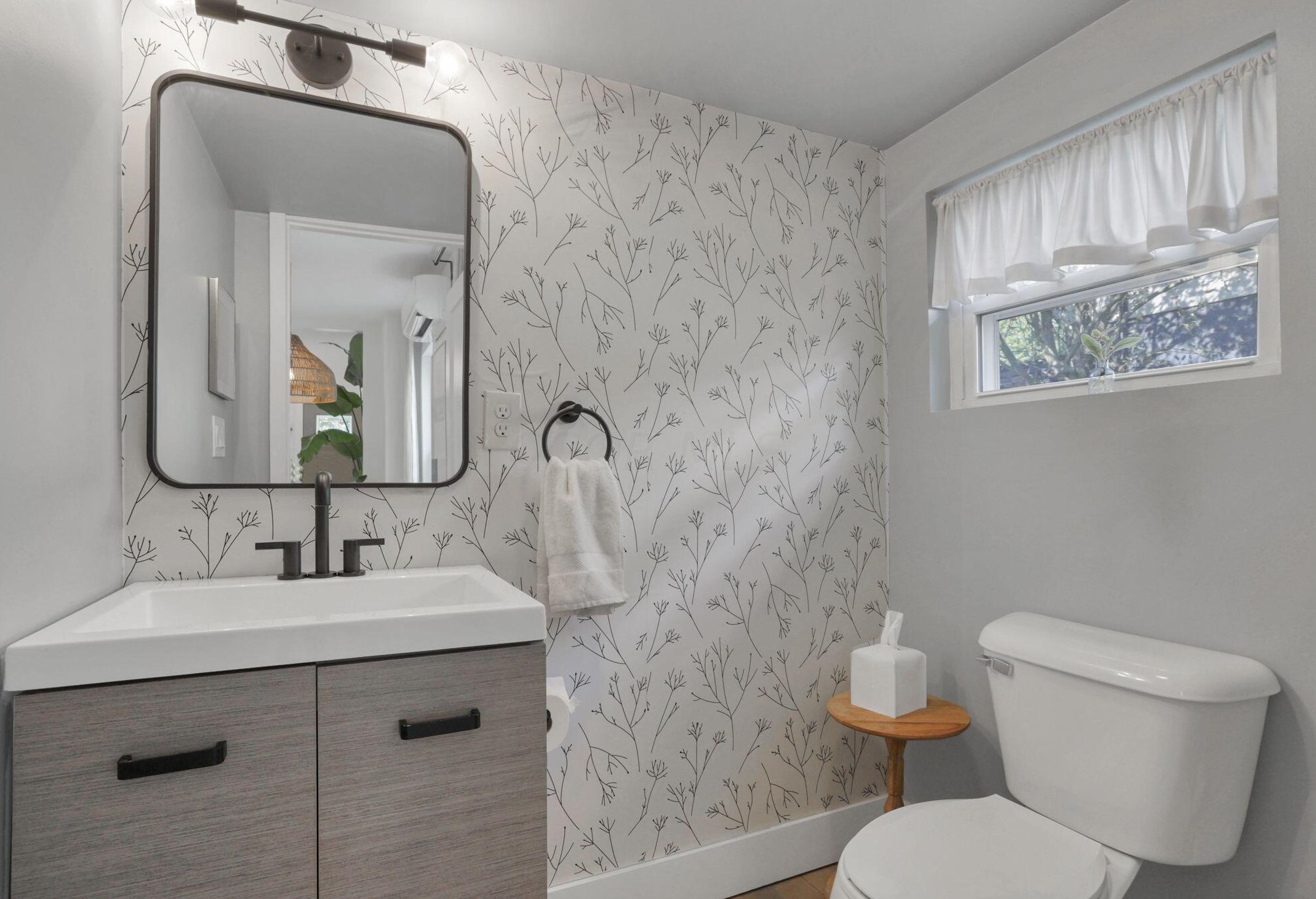 108 Pacemont Rd, Columbus OH  43202-1225 exterior