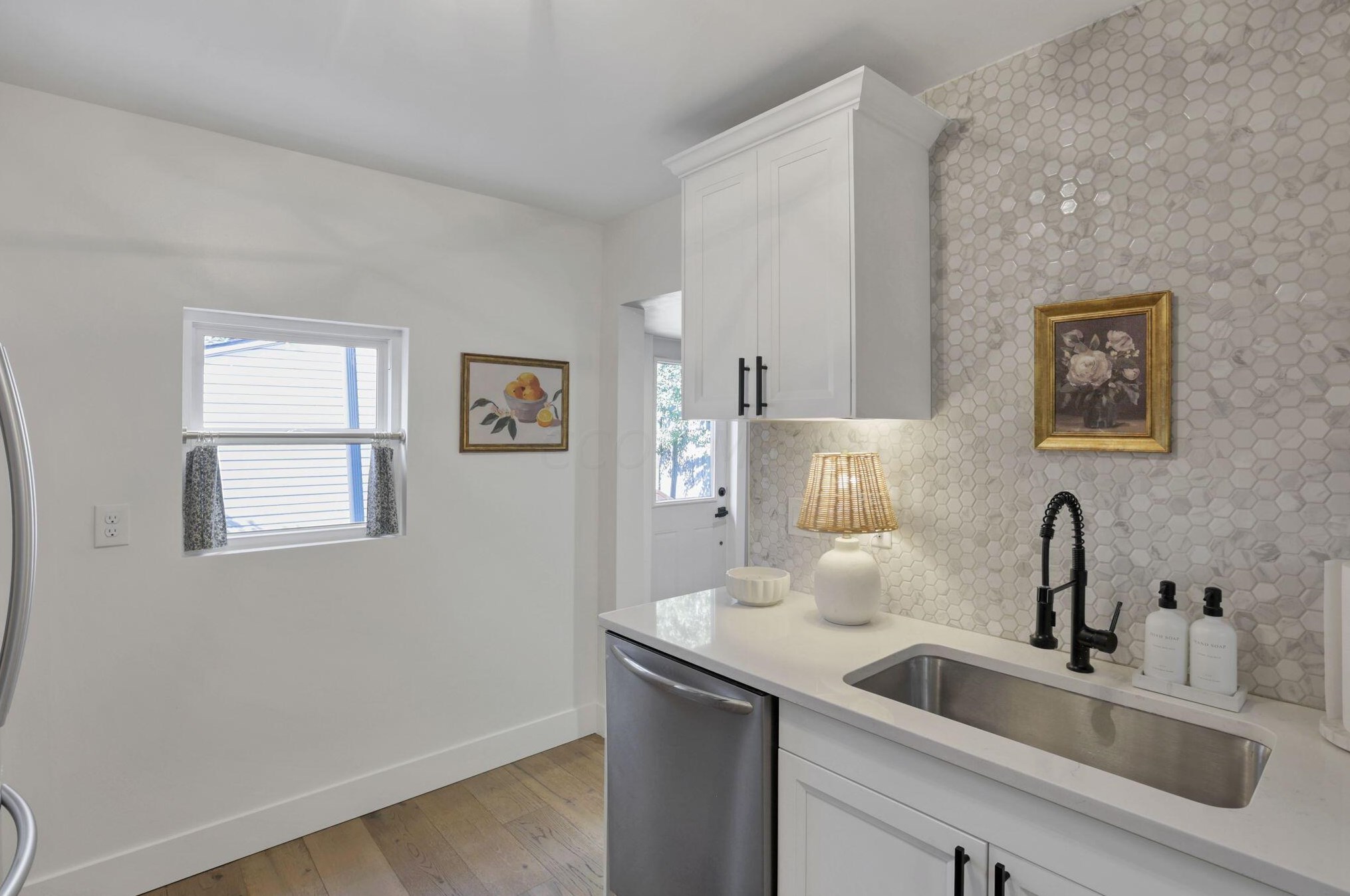 108 Pacemont Rd, Columbus OH  43202-1225 exterior