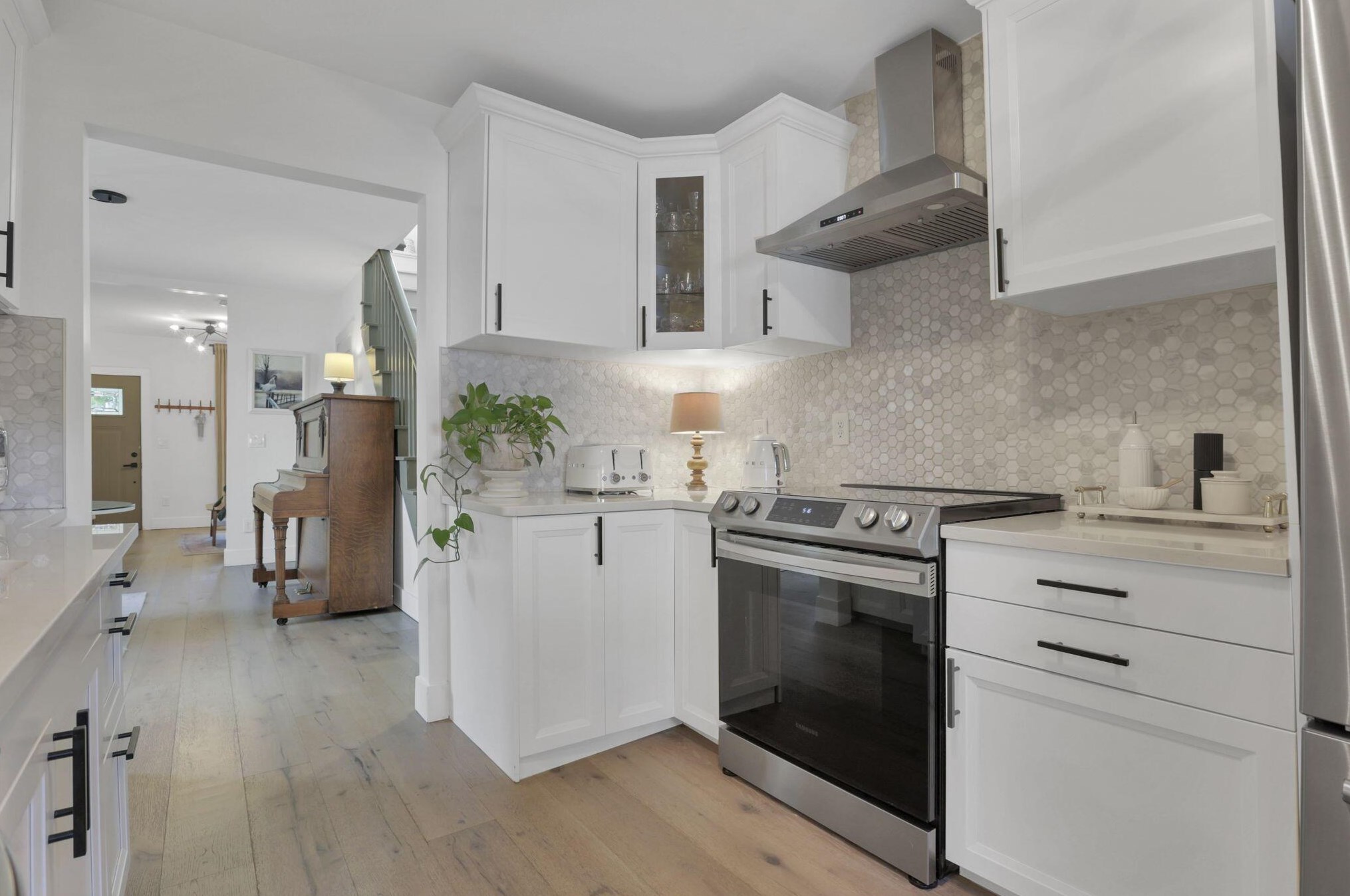 108 Pacemont Rd, Columbus OH  43202-1225 exterior