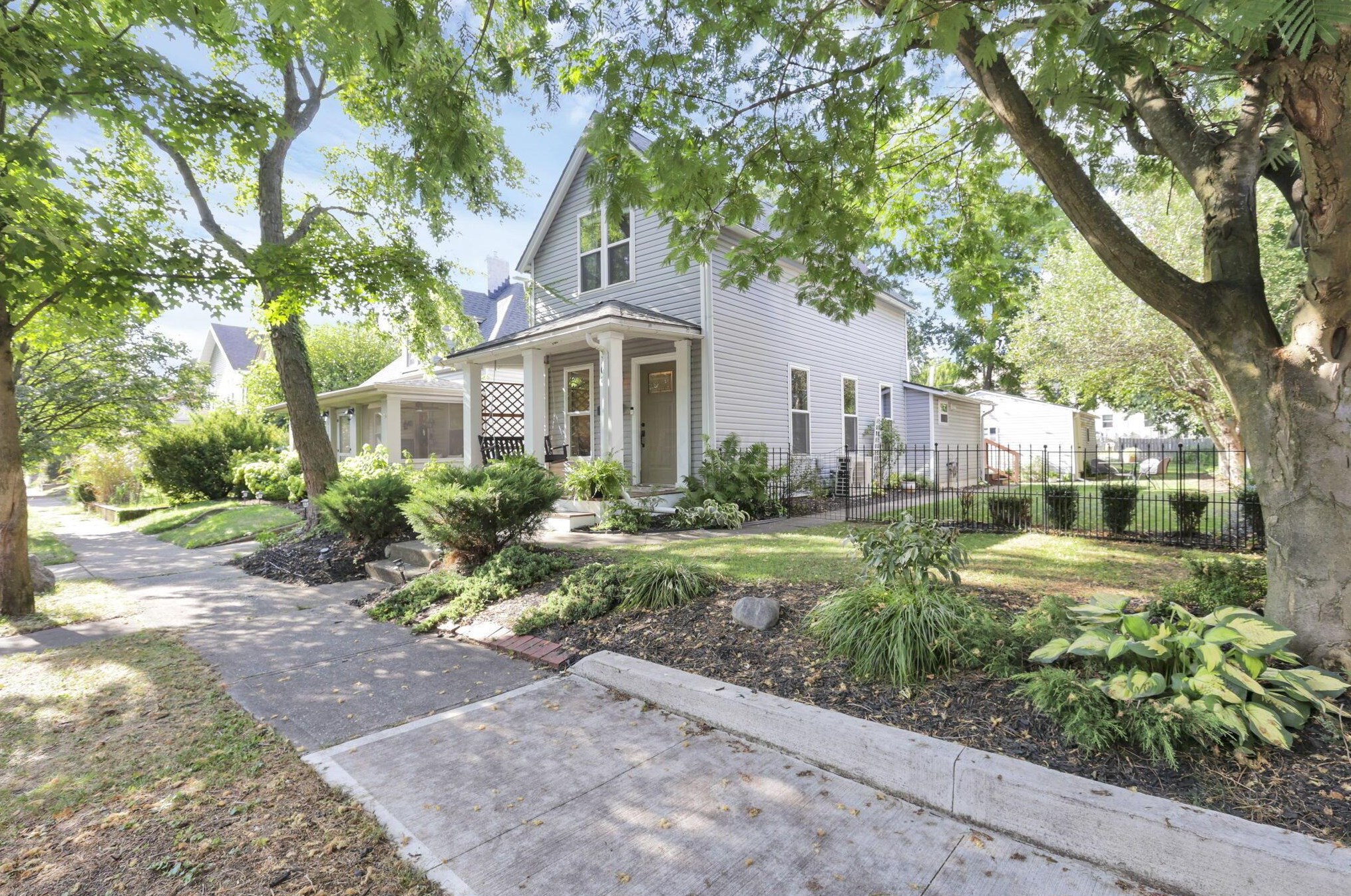 108 Pacemont Rd, Columbus OH  43202-1225 exterior