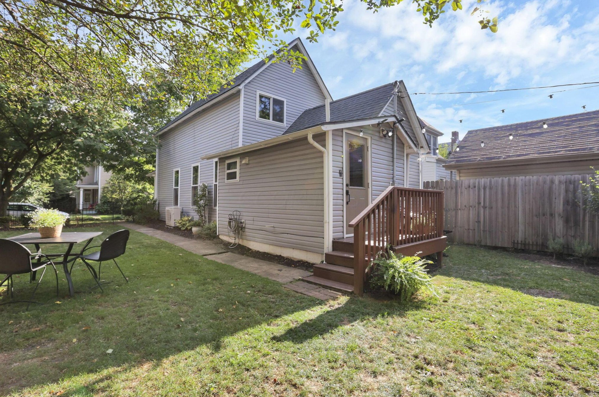 108 Pacemont Rd, Columbus OH  43202-1225 exterior