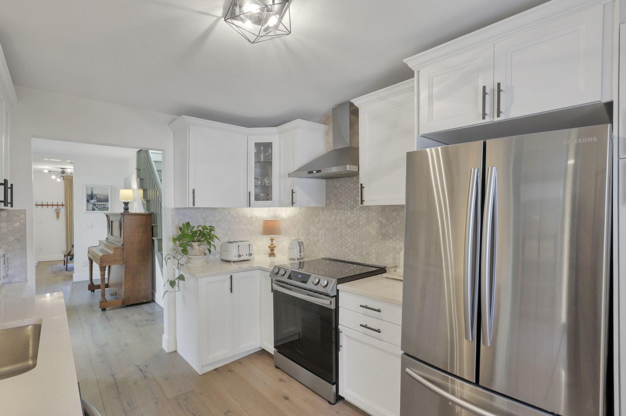 108 Pacemont Rd, Columbus OH  43202-1225 exterior