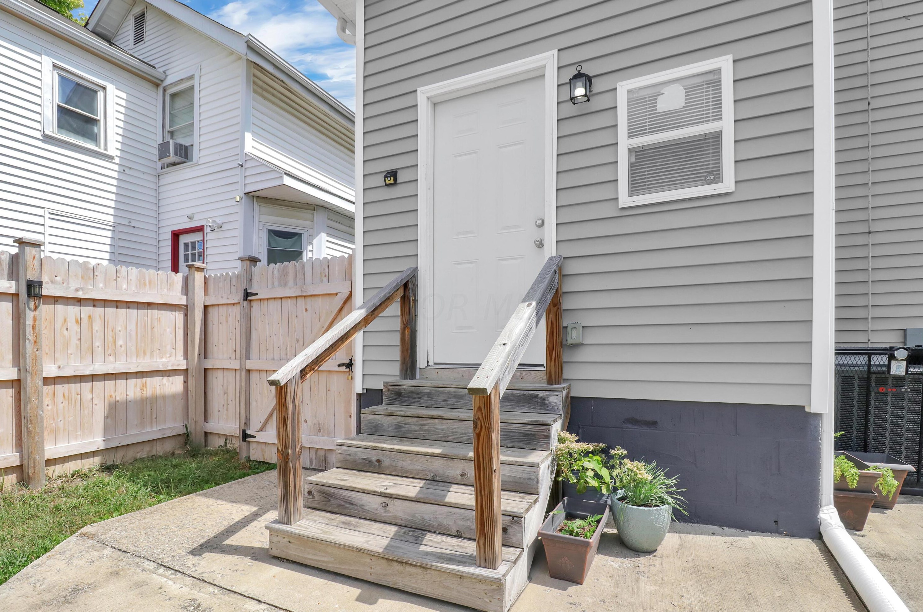 131 Eureka Ave, Columbus OH  43204-3205 exterior