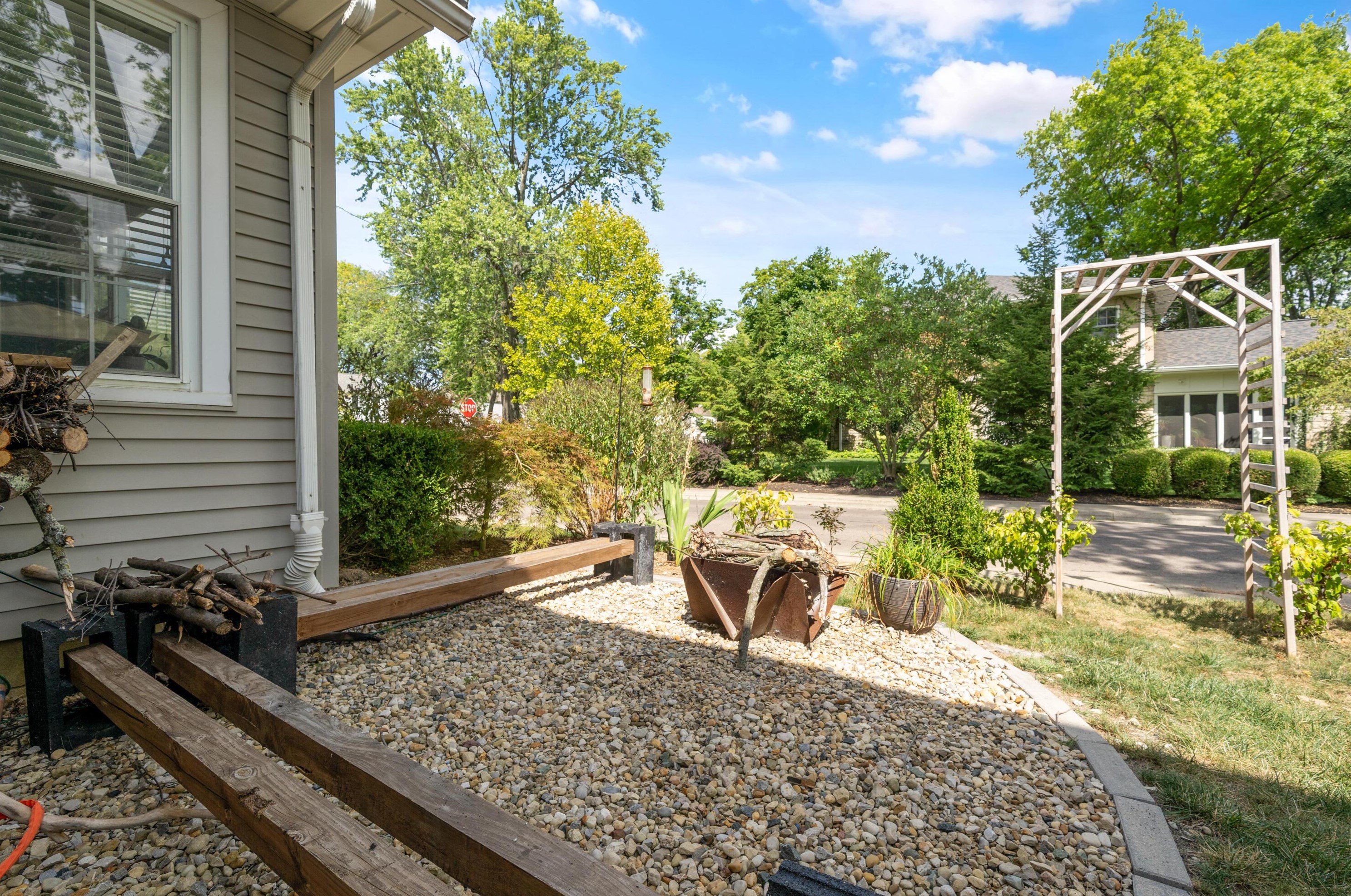 2615 Brentwood Rd, Columbus OH 43209-2218 exterior