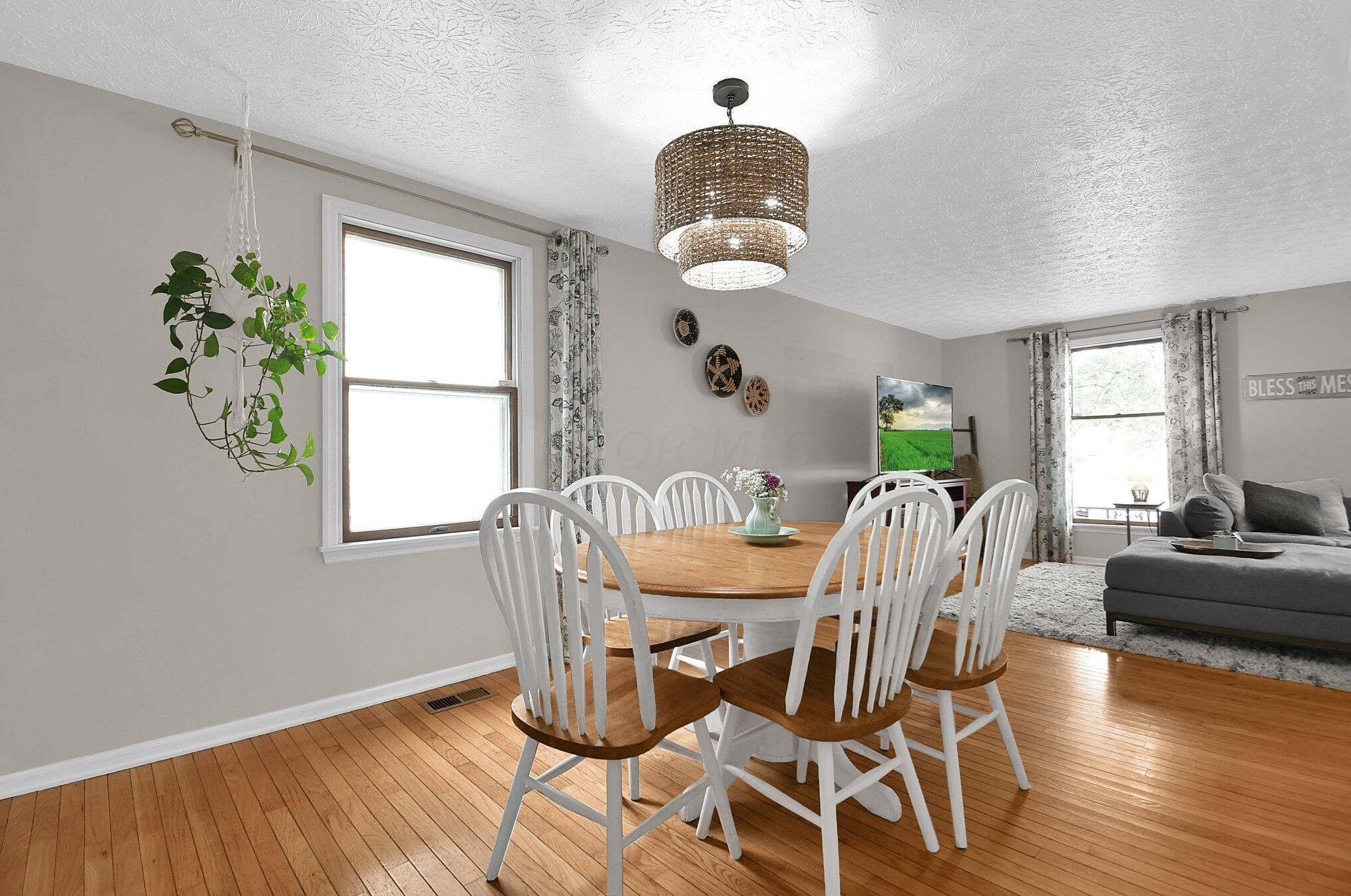 3884 Quail Holw Dr, Columbus OH 43228-9683 exterior