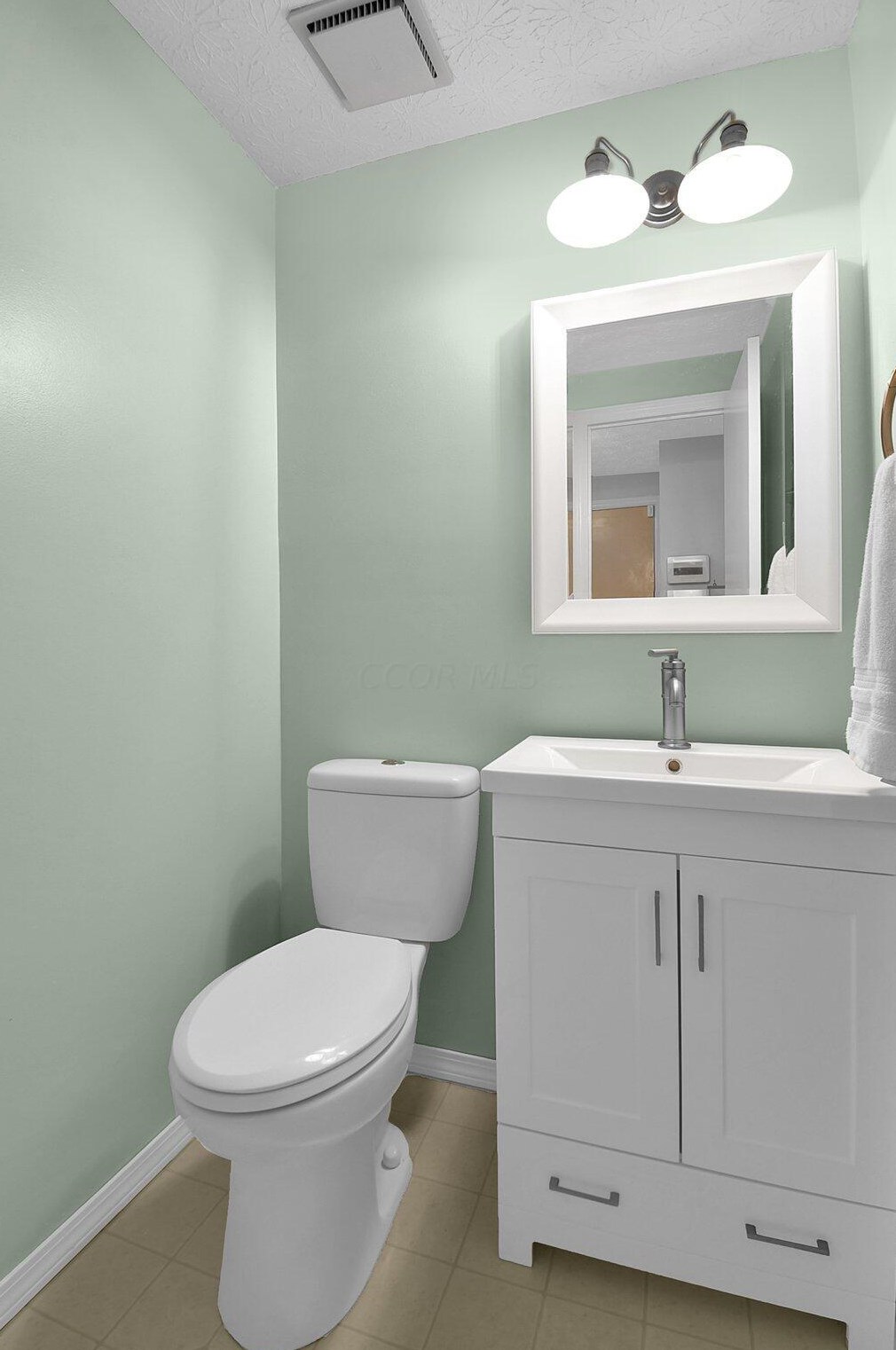 3884 Quail Holw Dr, Columbus OH 43228-9683 exterior