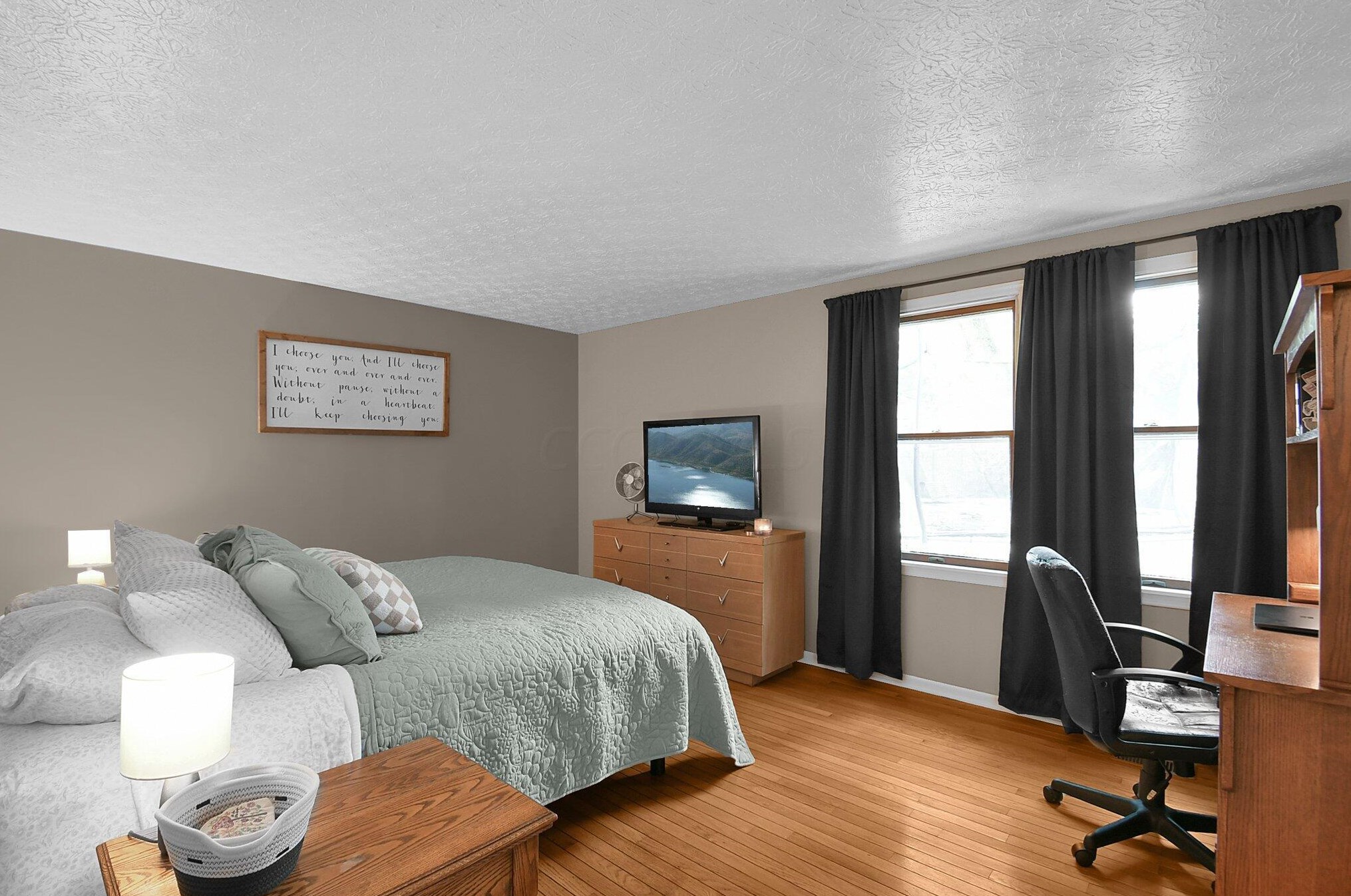 3884 Quail Holw Dr, Columbus OH 43228-9683 exterior