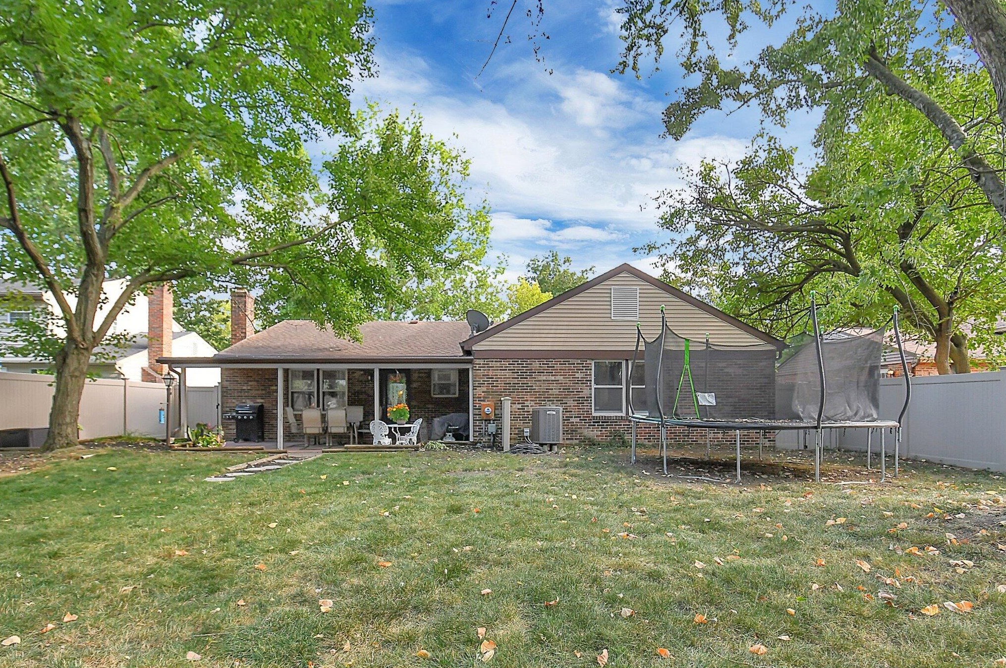 3884 Quail Holw Dr, Columbus OH 43228-9683 exterior