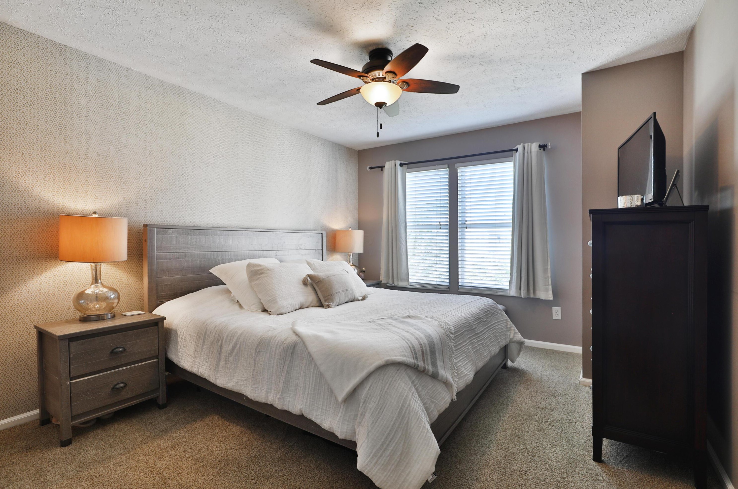 3387 Fishinger Mill Dr, Hilliard OH 43026-9306 exterior