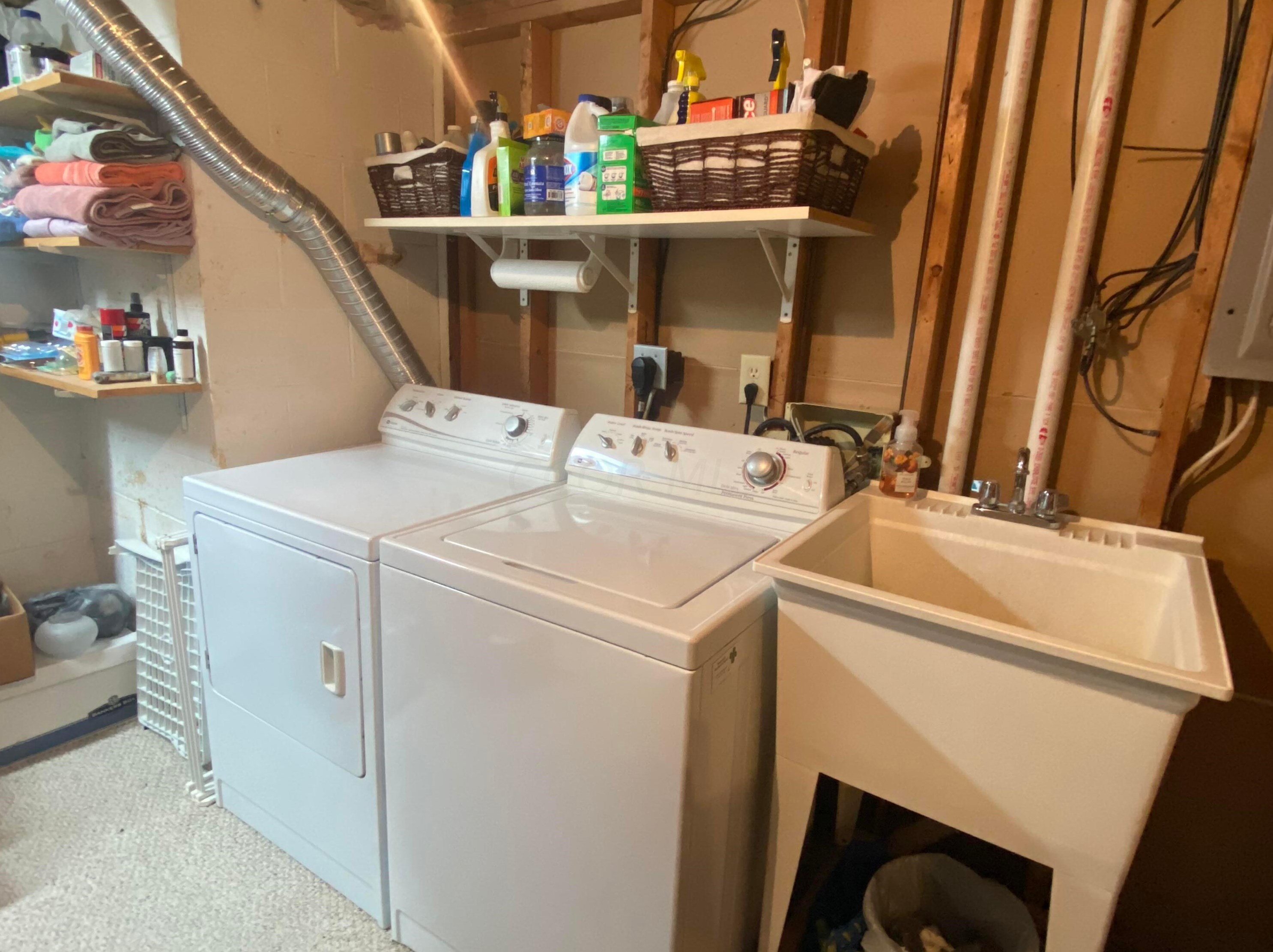 3387 Fishinger Mill Dr, Hilliard OH 43026-9306 exterior