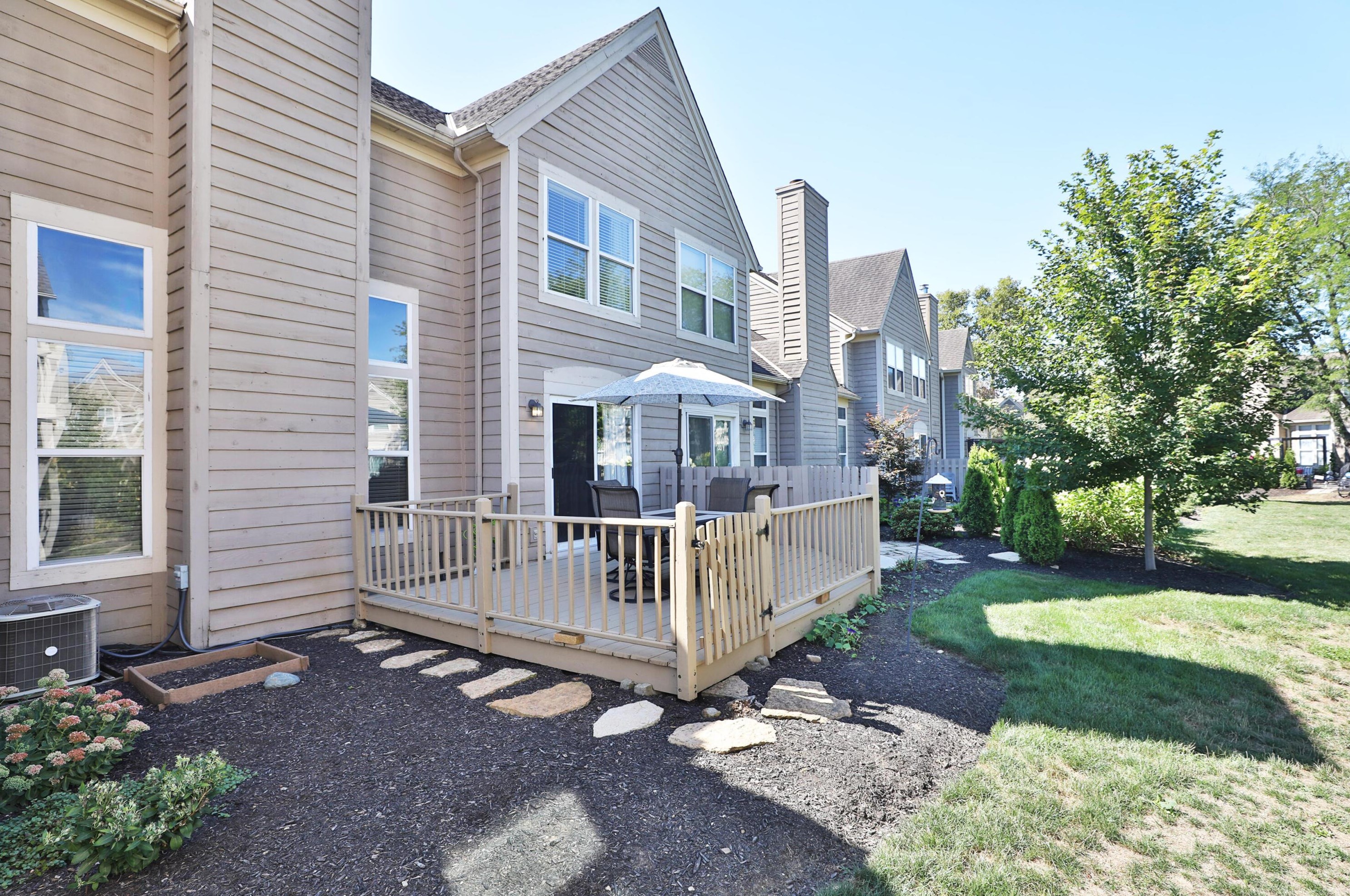 3387 Fishinger Mill Dr, Hilliard OH 43026-9306 exterior