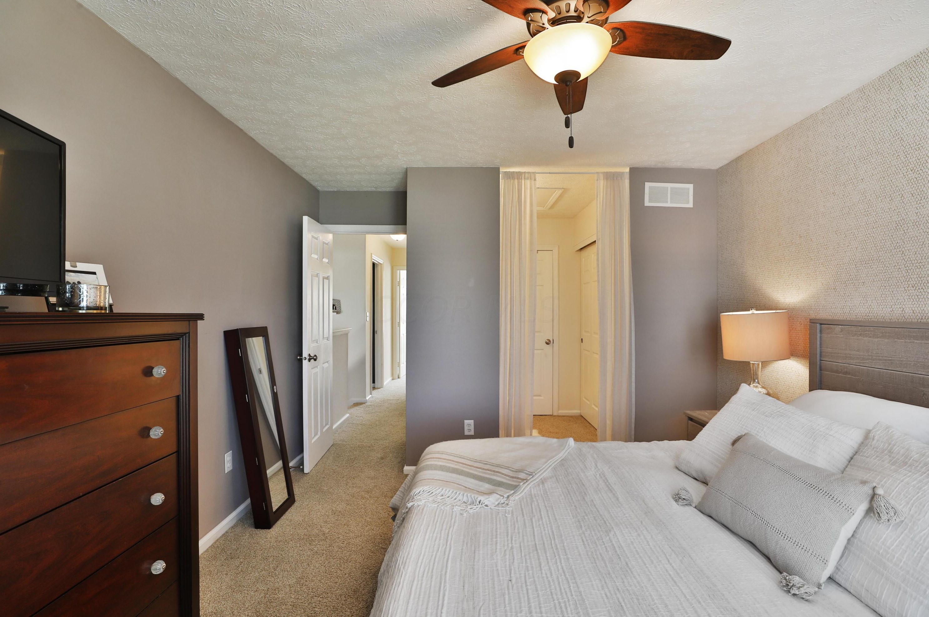 3387 Fishinger Mill Dr, Hilliard OH 43026-9306 exterior