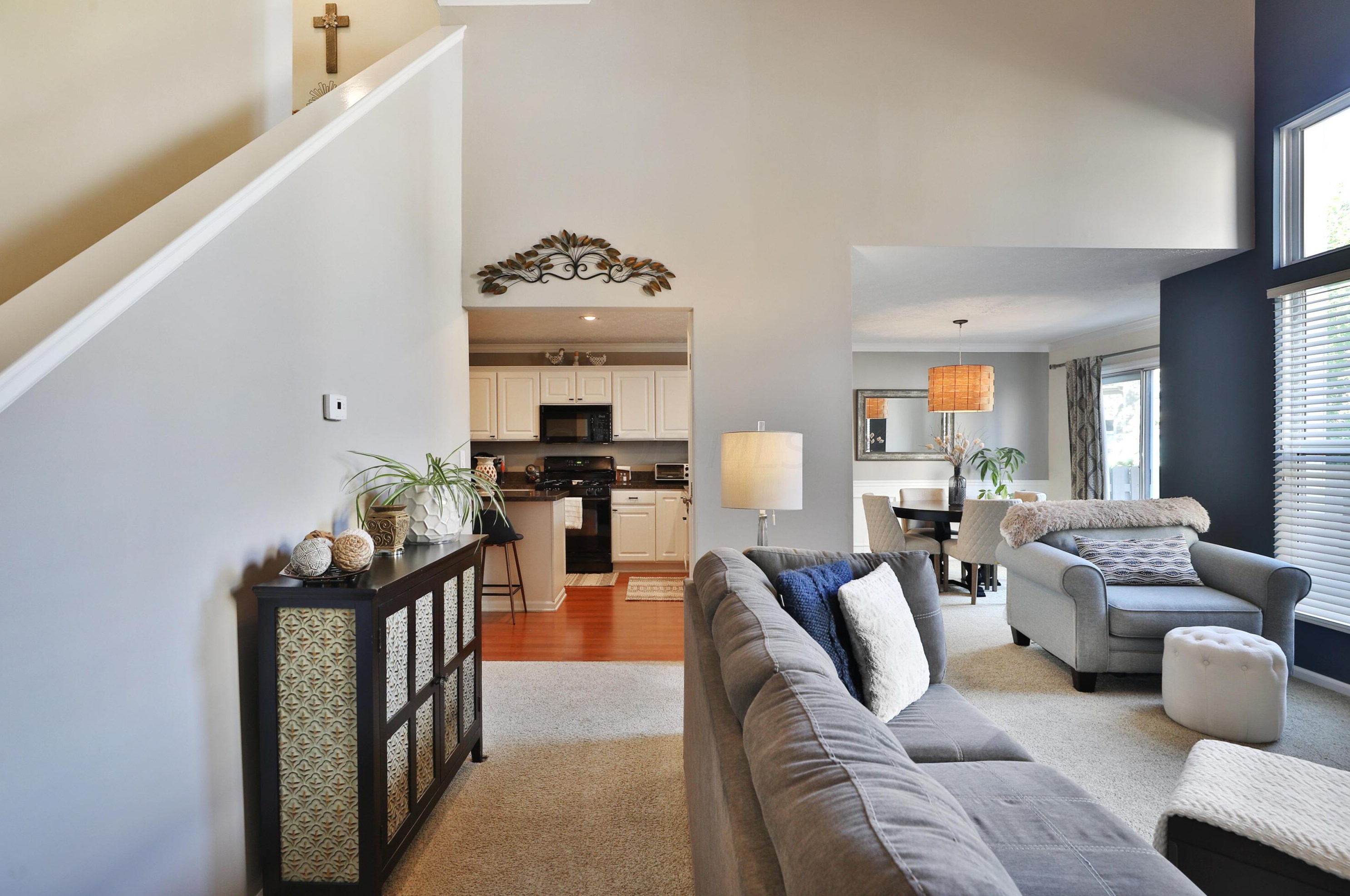 3387 Fishinger Mill Dr, Hilliard OH 43026-9306 exterior