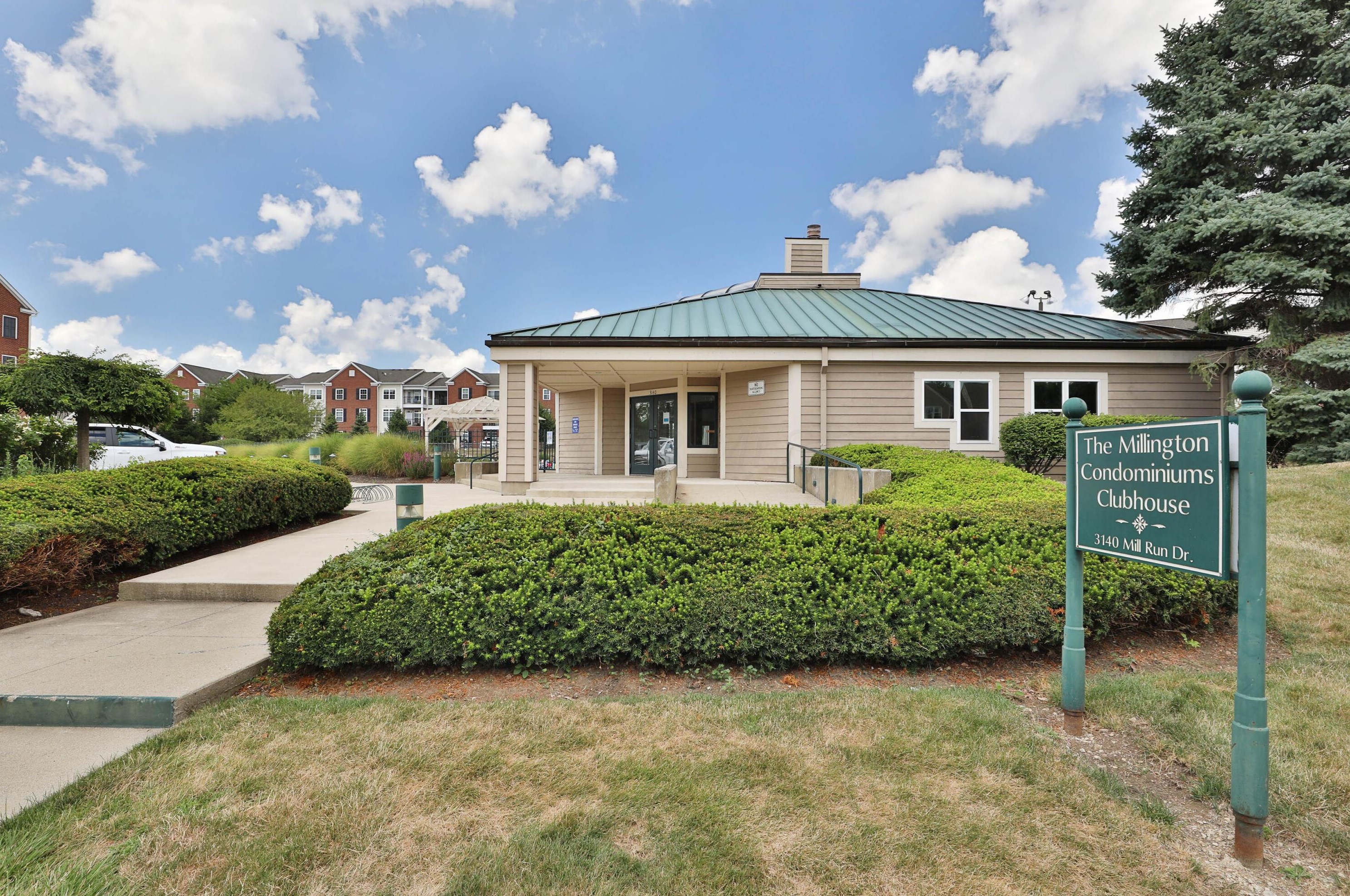 3387 Fishinger Mill Dr, Hilliard OH 43026-9306 exterior