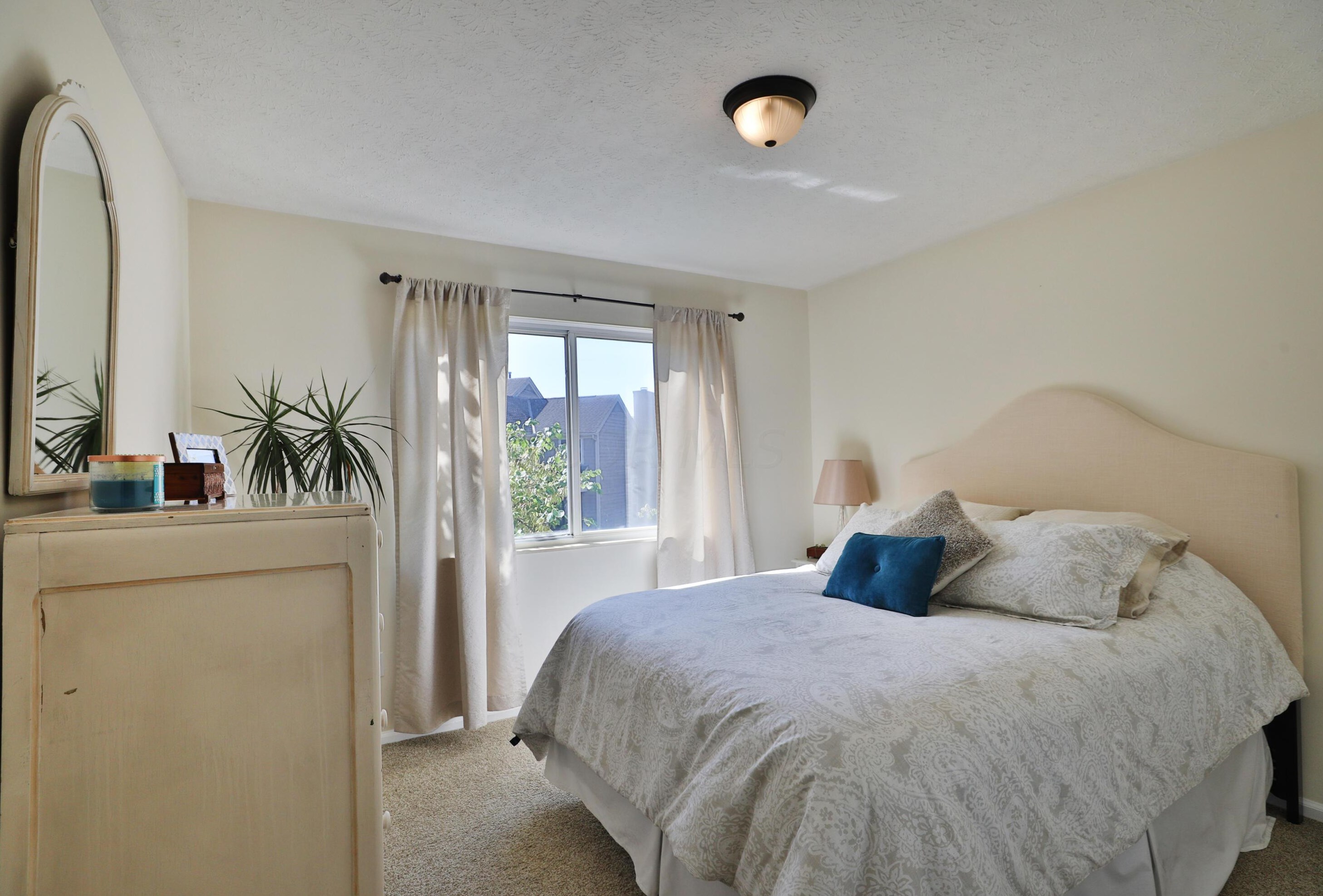 3387 Fishinger Mill Dr, Hilliard OH 43026-9306 exterior