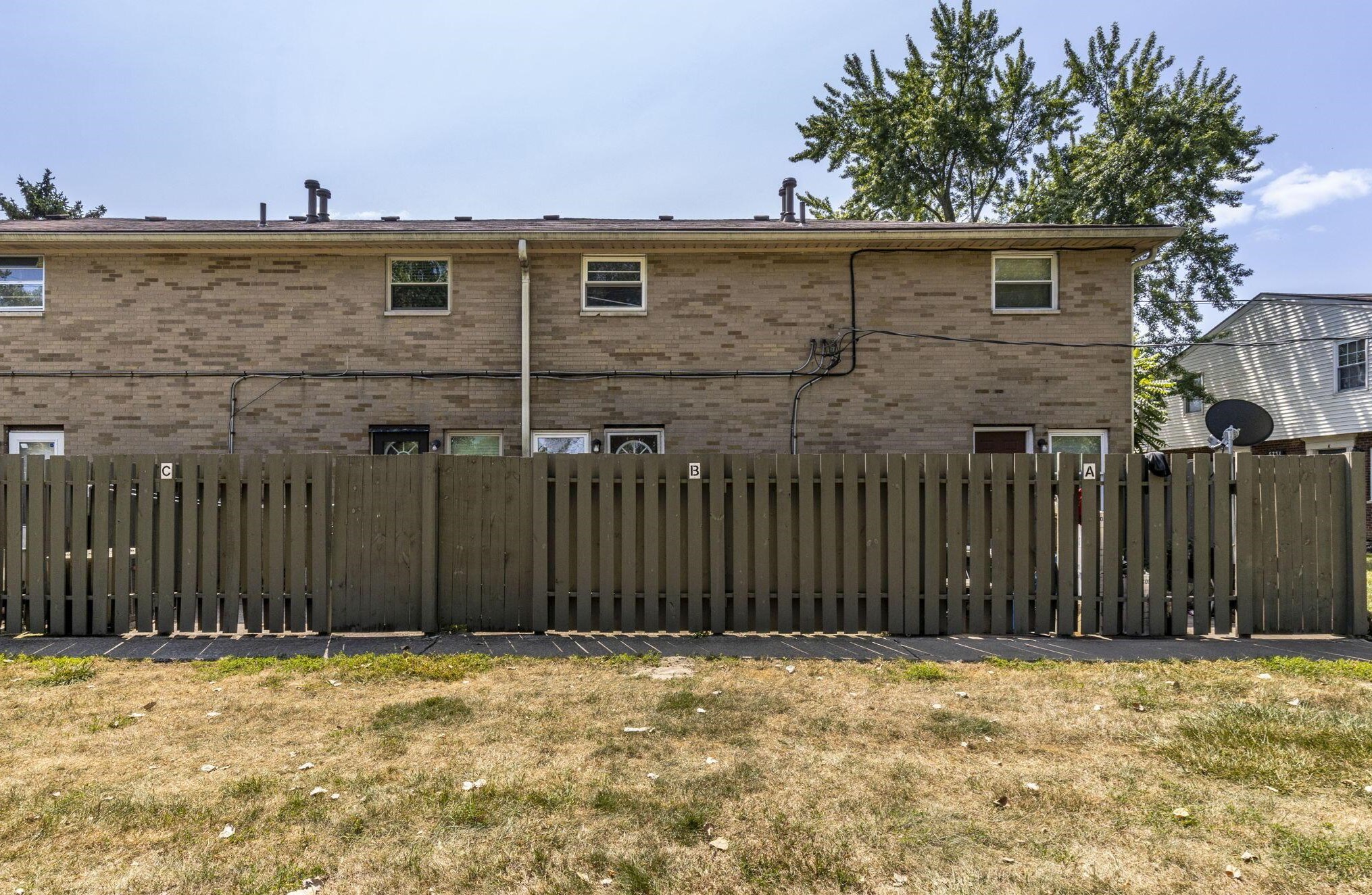 5743 Pine Tree St, Columbus OH  43229-3784 exterior