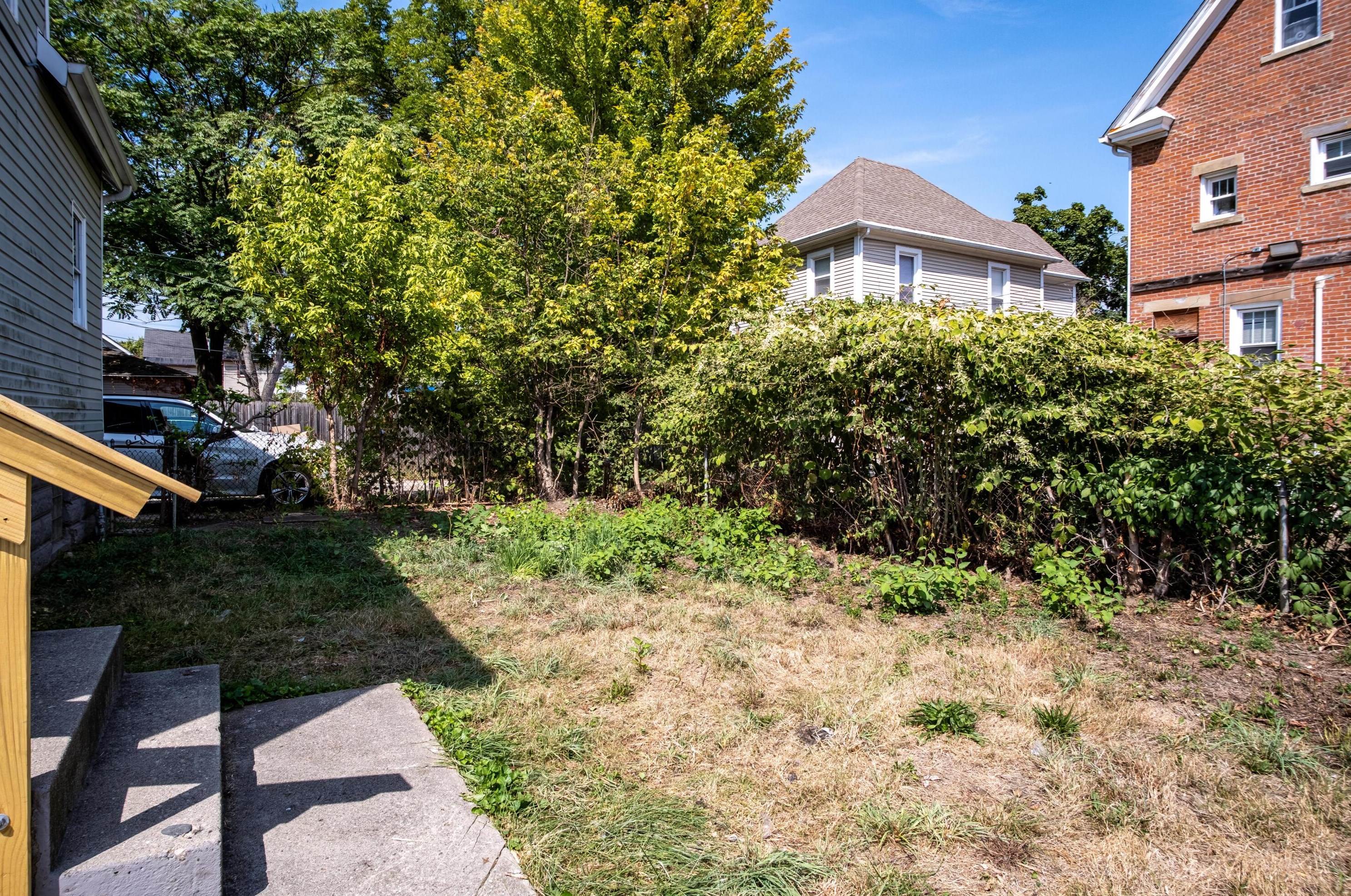 1521 Hamlet St, Columbus OH 43201-3537 exterior