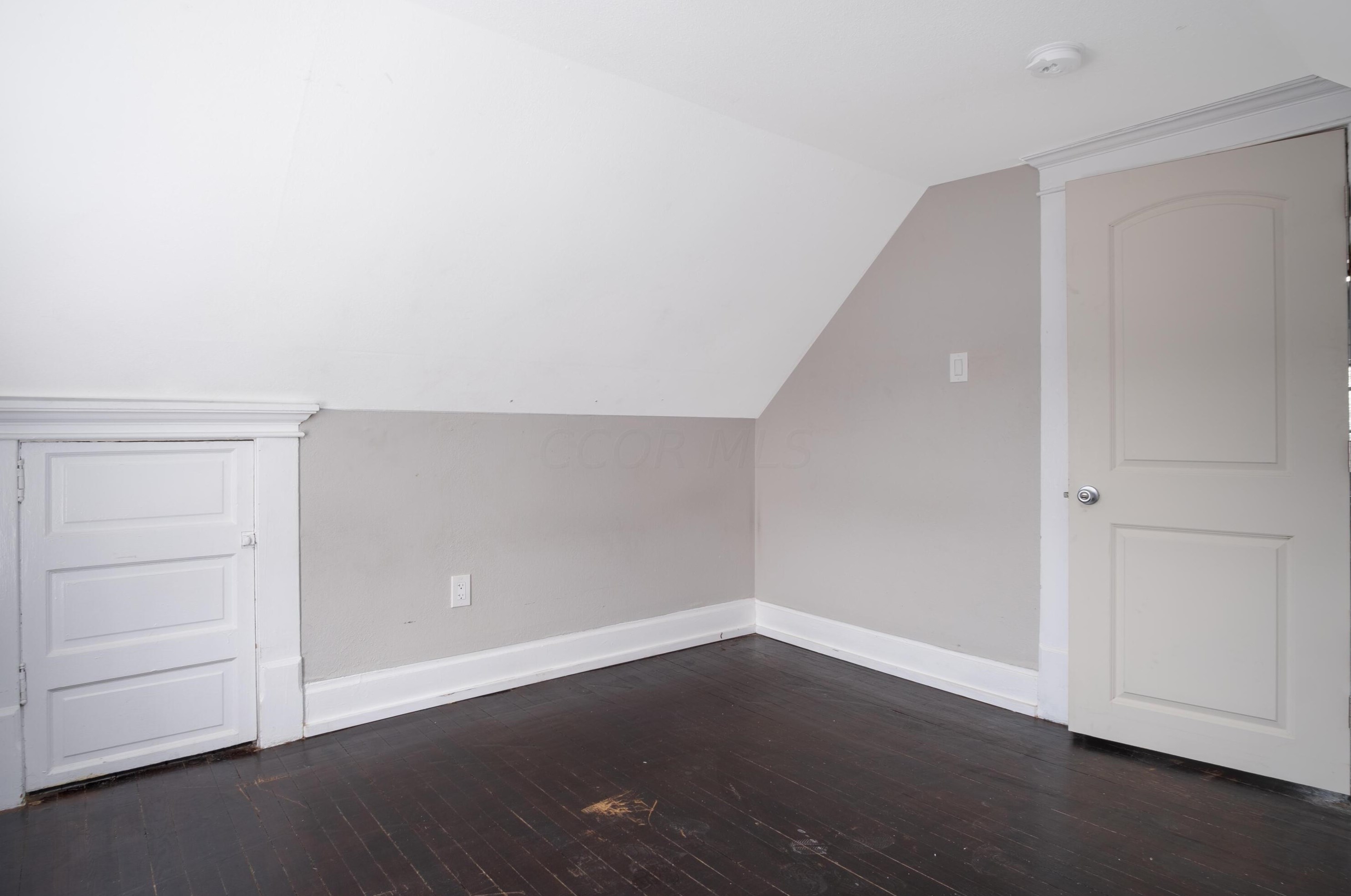 1521 Hamlet St, Columbus OH 43201-3537 exterior