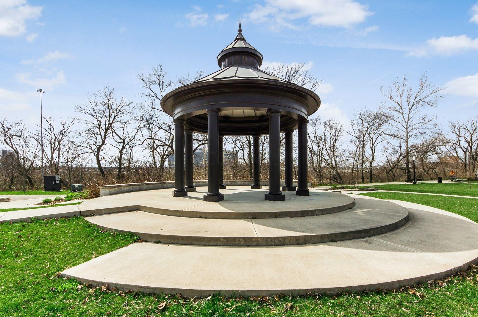 535 1st Ave, Columbus OH  exterior