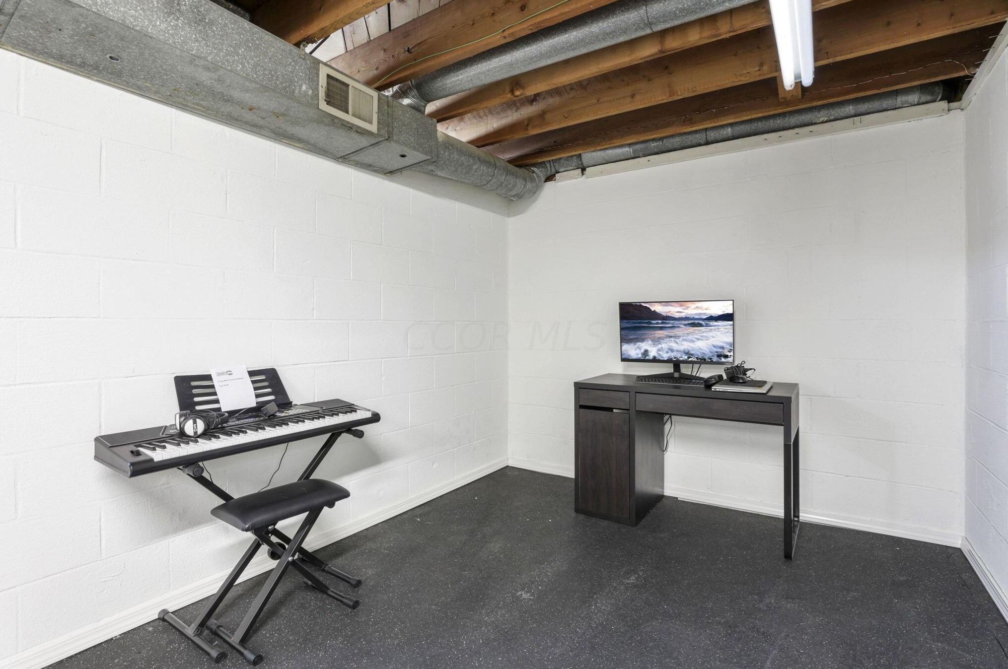 1771 Fishinger Rd, Columbus OH 43221-1351 exterior