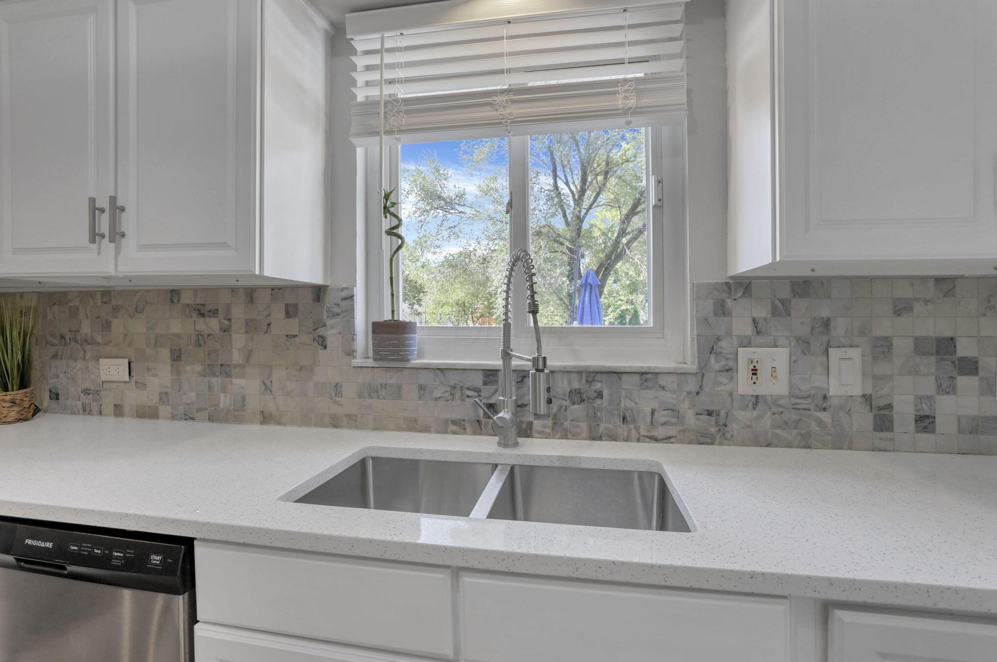 1771 Fishinger Rd, Columbus OH 43221-1351 exterior