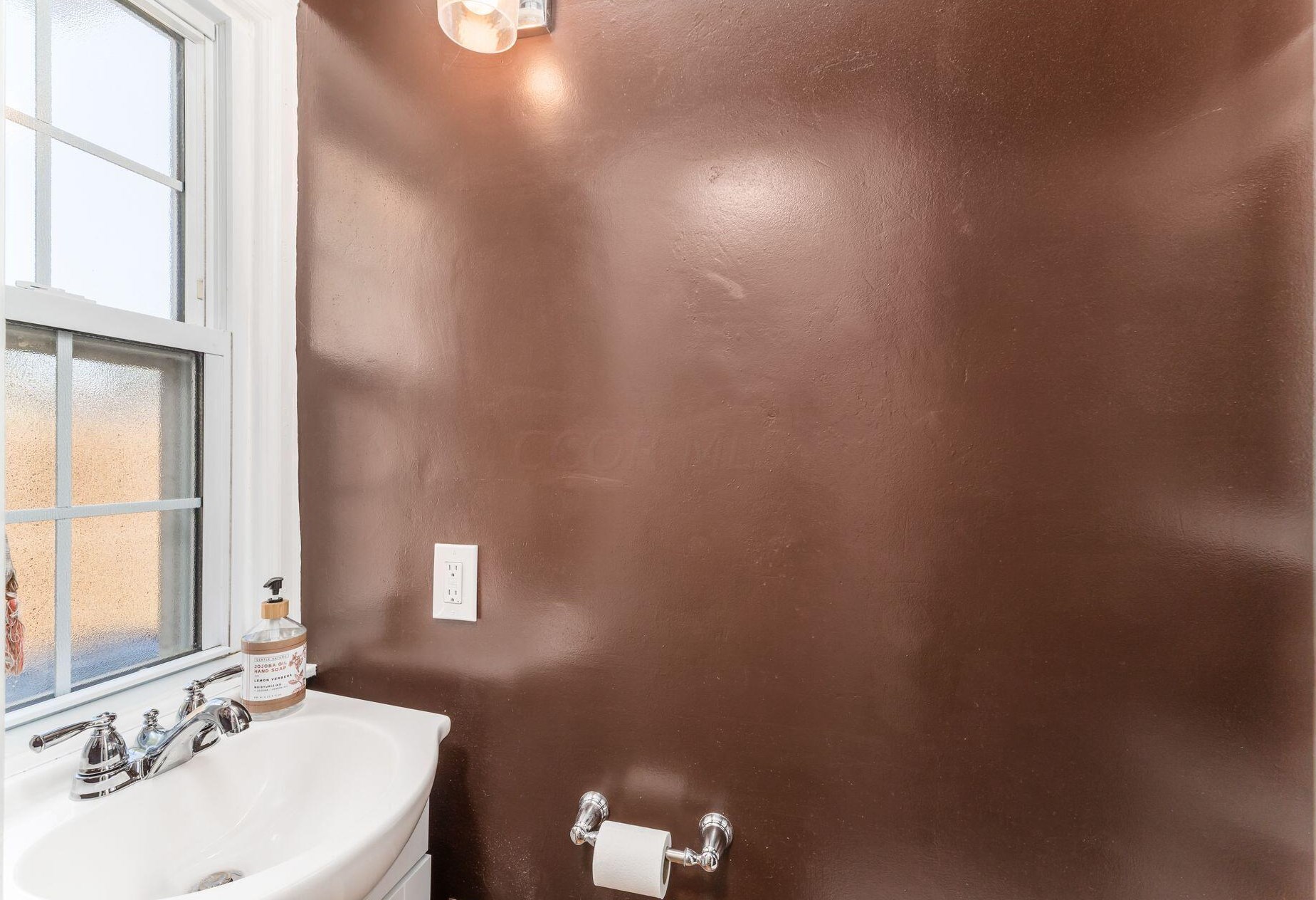 982 Roosevelt Ave, Columbus OH 43209-1559 exterior