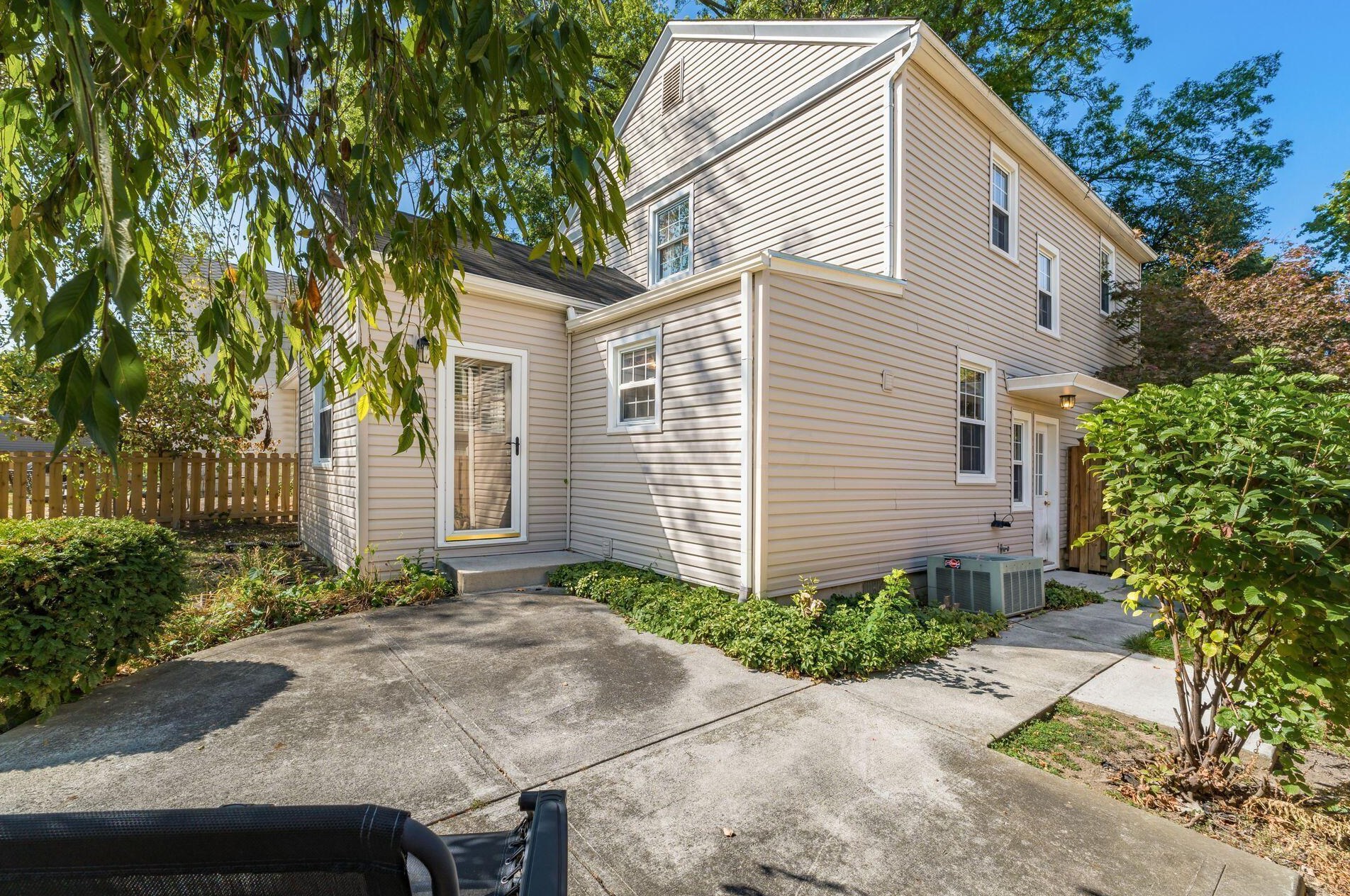 982 Roosevelt Ave, Columbus OH 43209-1559 exterior